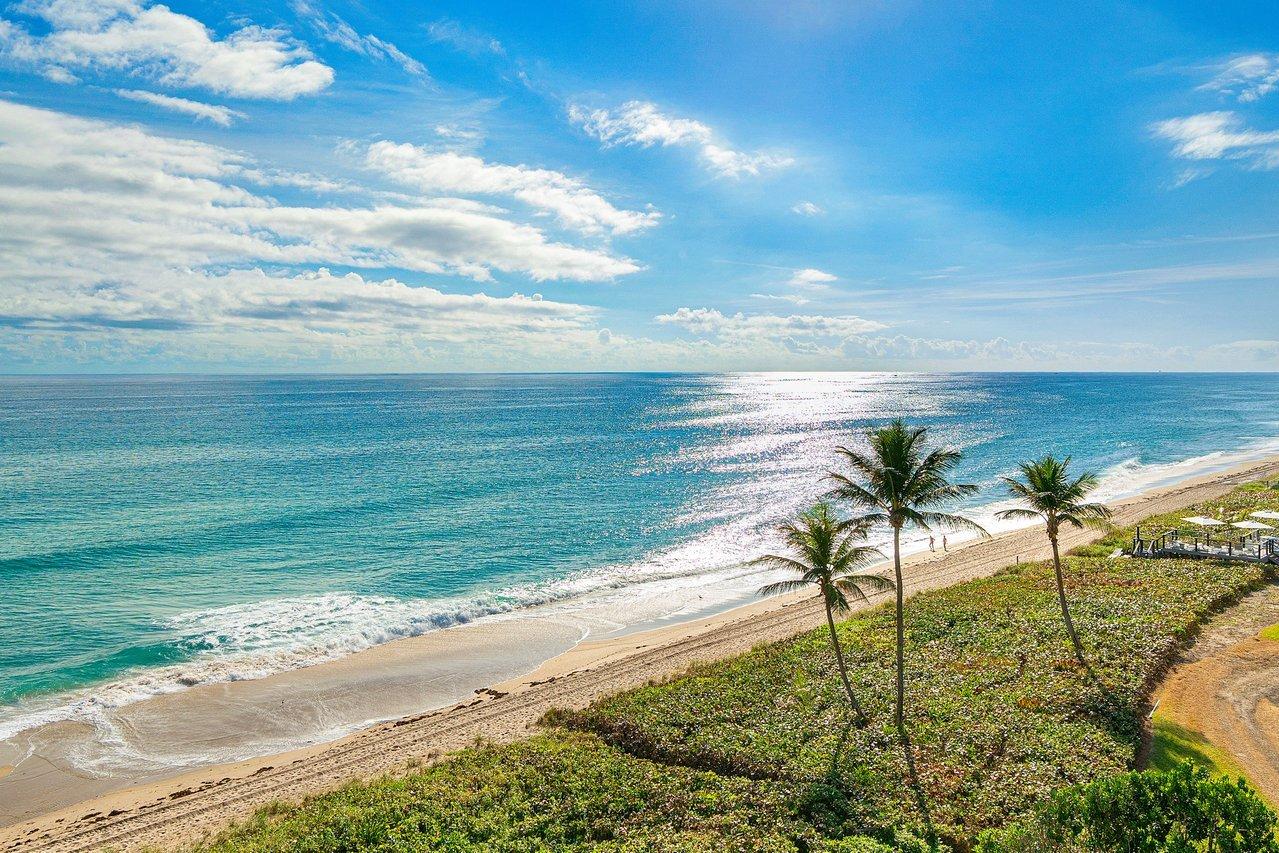 PALM BEACH HAMPTONCONDO DECL FILED 4-26-85-IN - Residential