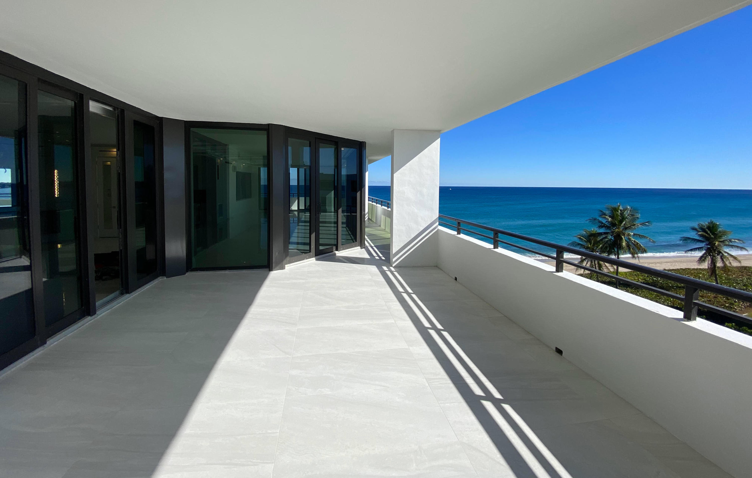 PALM BEACH HAMPTONCONDO DECL FILED 4-26-85-IN - Residential