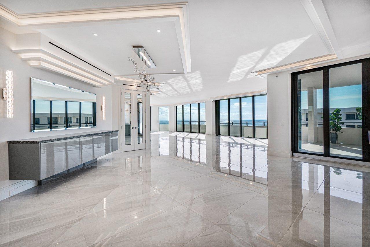 PALM BEACH HAMPTONCONDO DECL FILED 4-26-85-IN - Residential