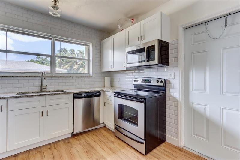 NORTH LAKE WORTH - Residential Income