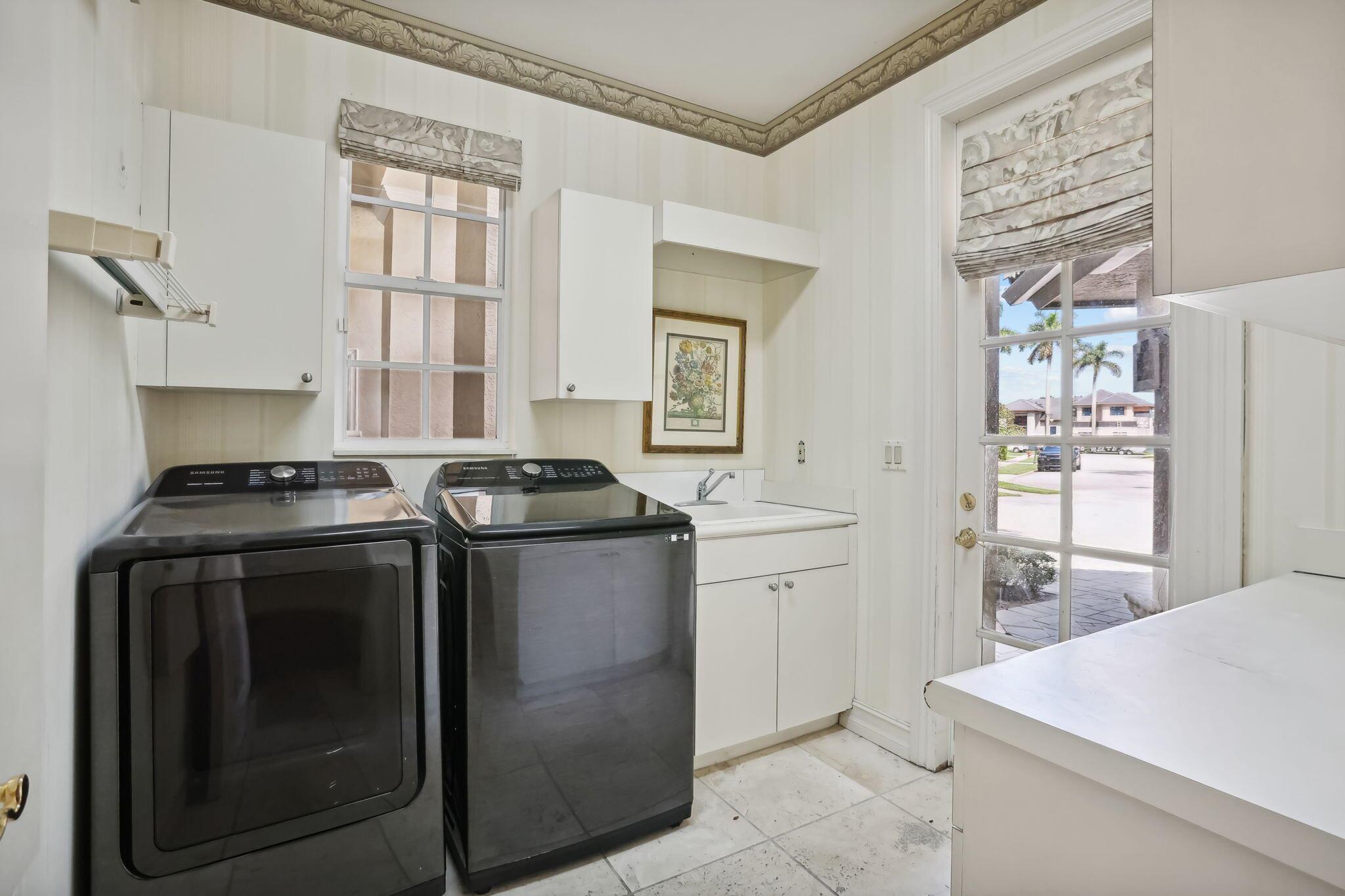 ADDISON RESERVE PARS 4 & 5 - Residential