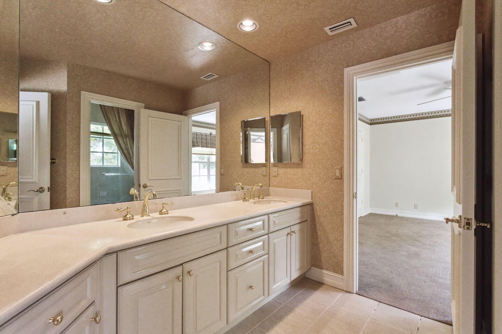 ADDISON RESERVE PARS 4 & 5 - Residential