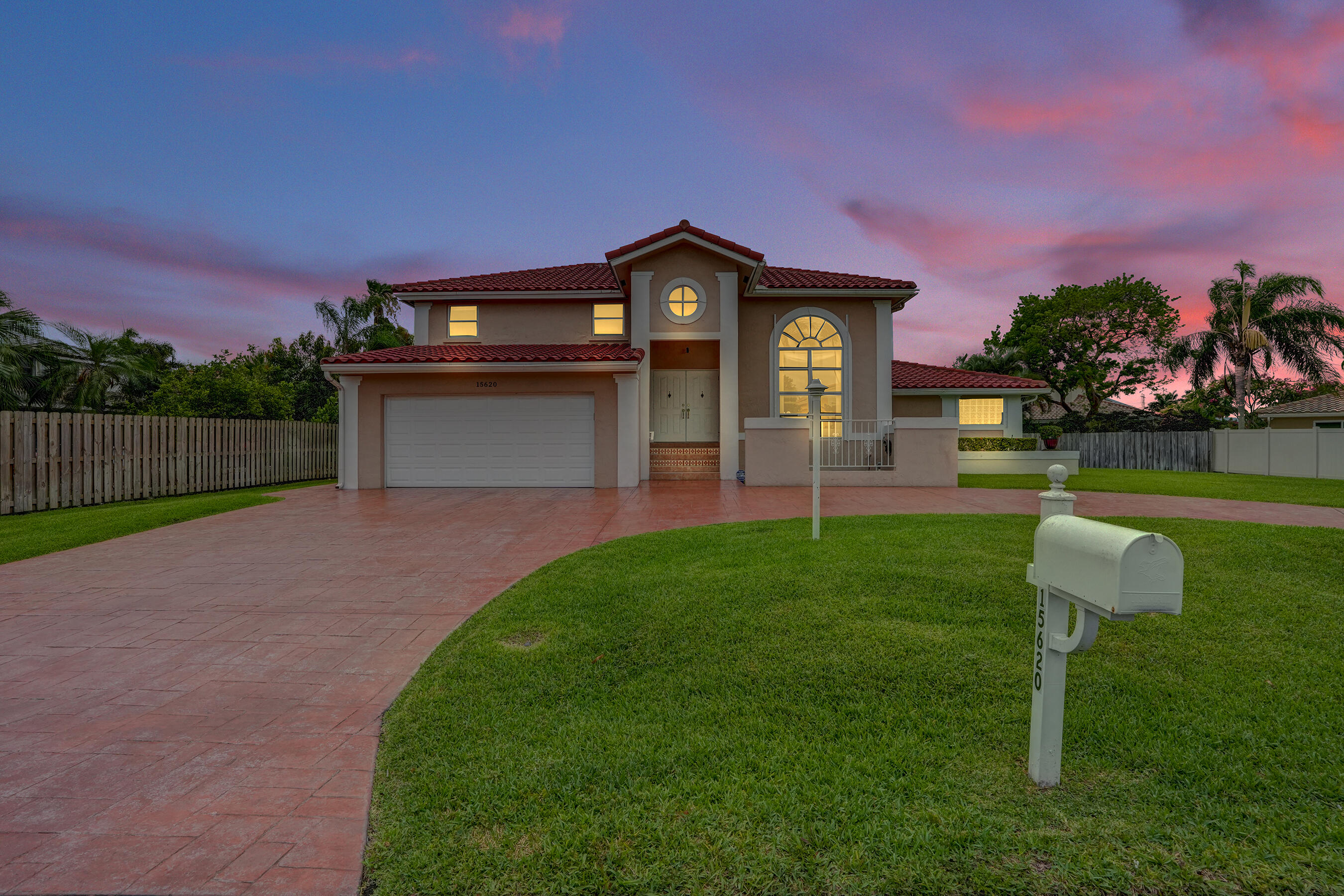 HAWKES BLUFF - Residential