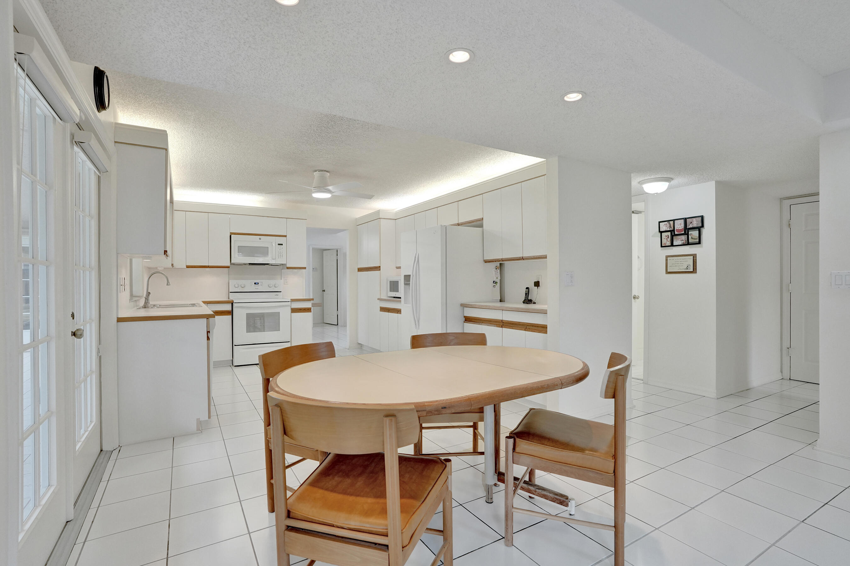 HAWKES BLUFF - Residential