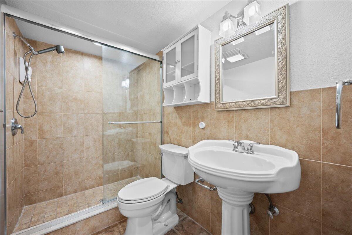 GOLDEN LAKES VILLAGE CONDO 1 THRU 13-A - Residential Lease