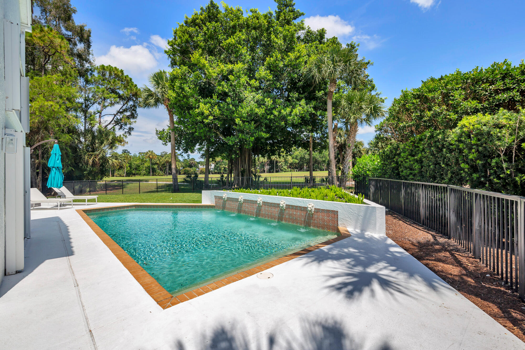 BREAKERS WEST 14 - Residential