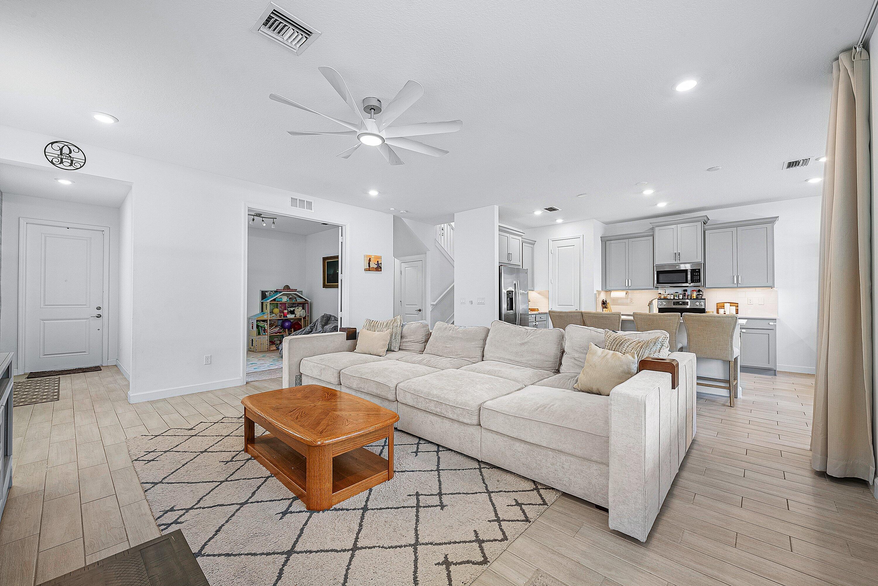 BANYAN COURT - Residential