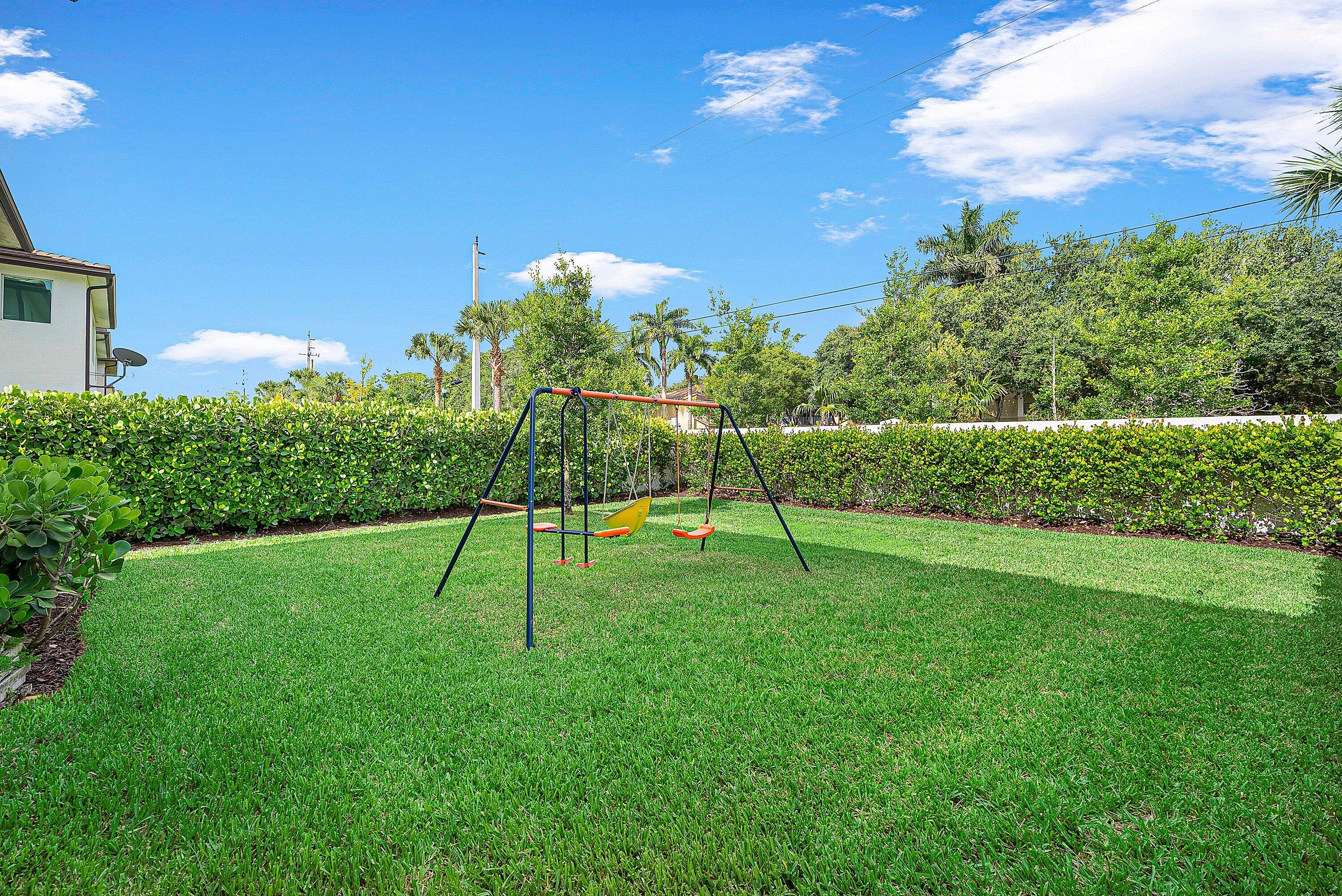 BANYAN COURT - Residential