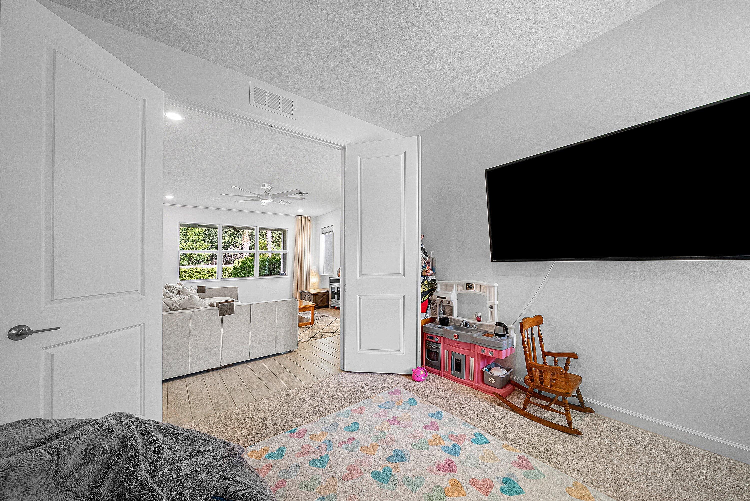 BANYAN COURT - Residential