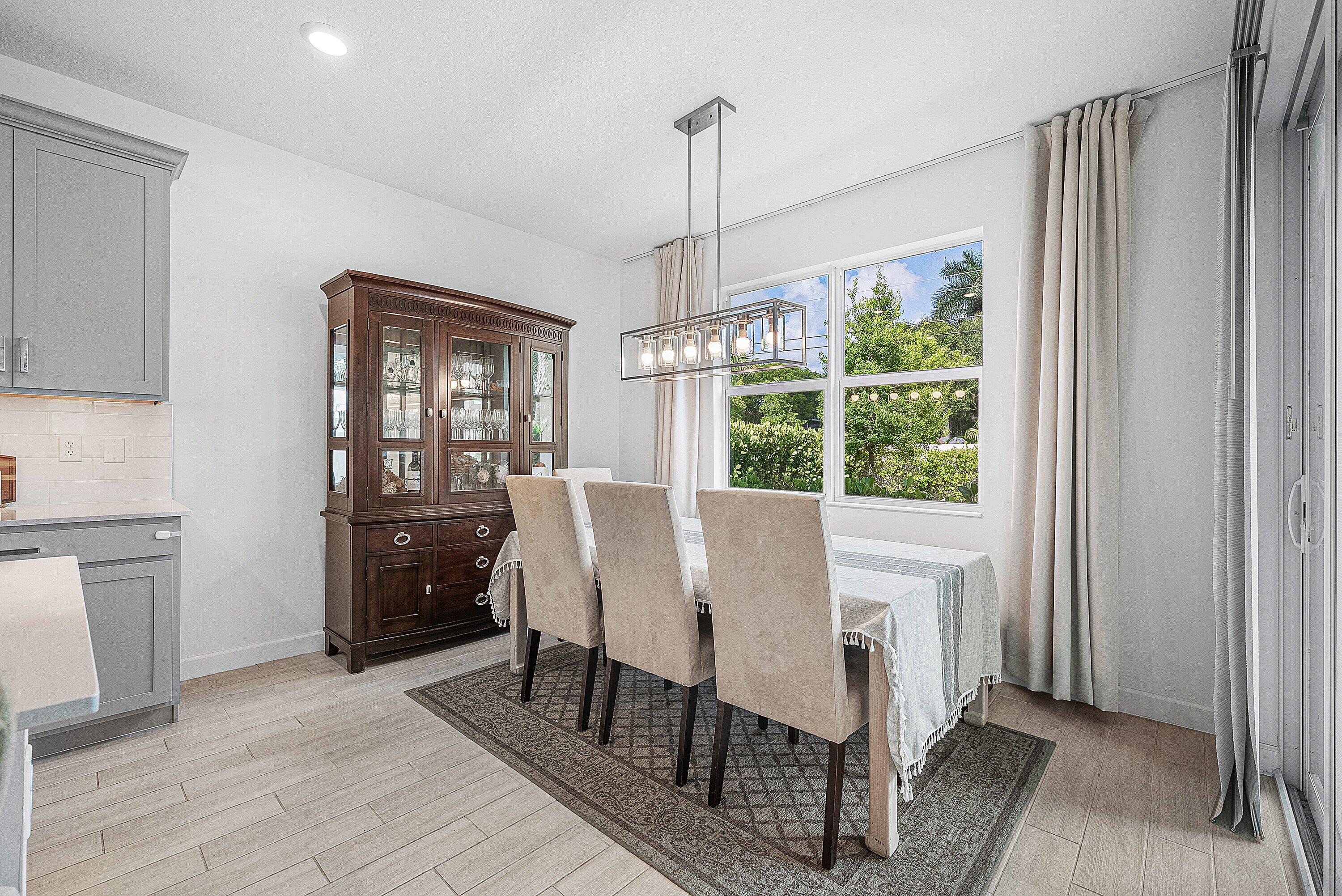 BANYAN COURT - Residential
