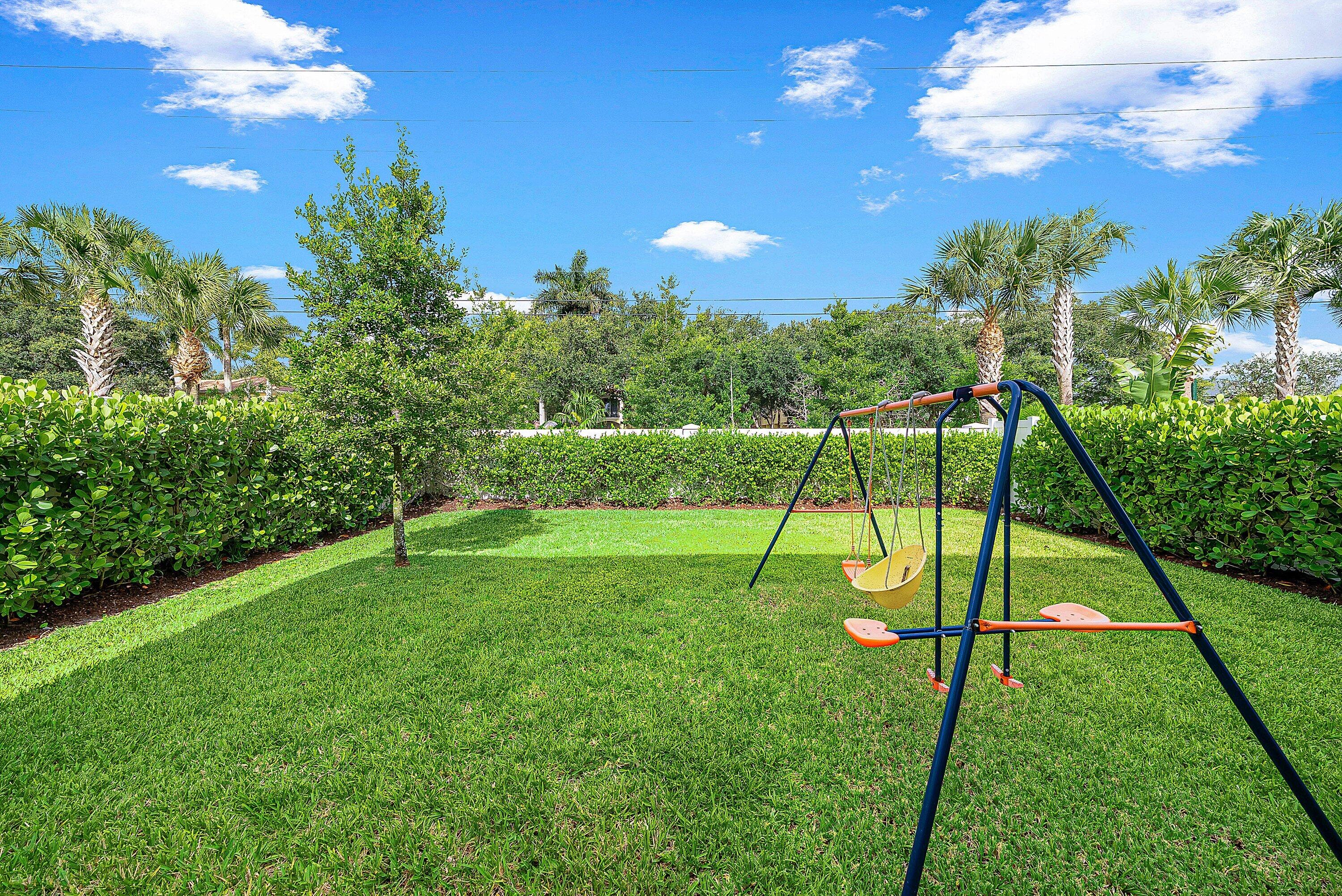 BANYAN COURT - Residential