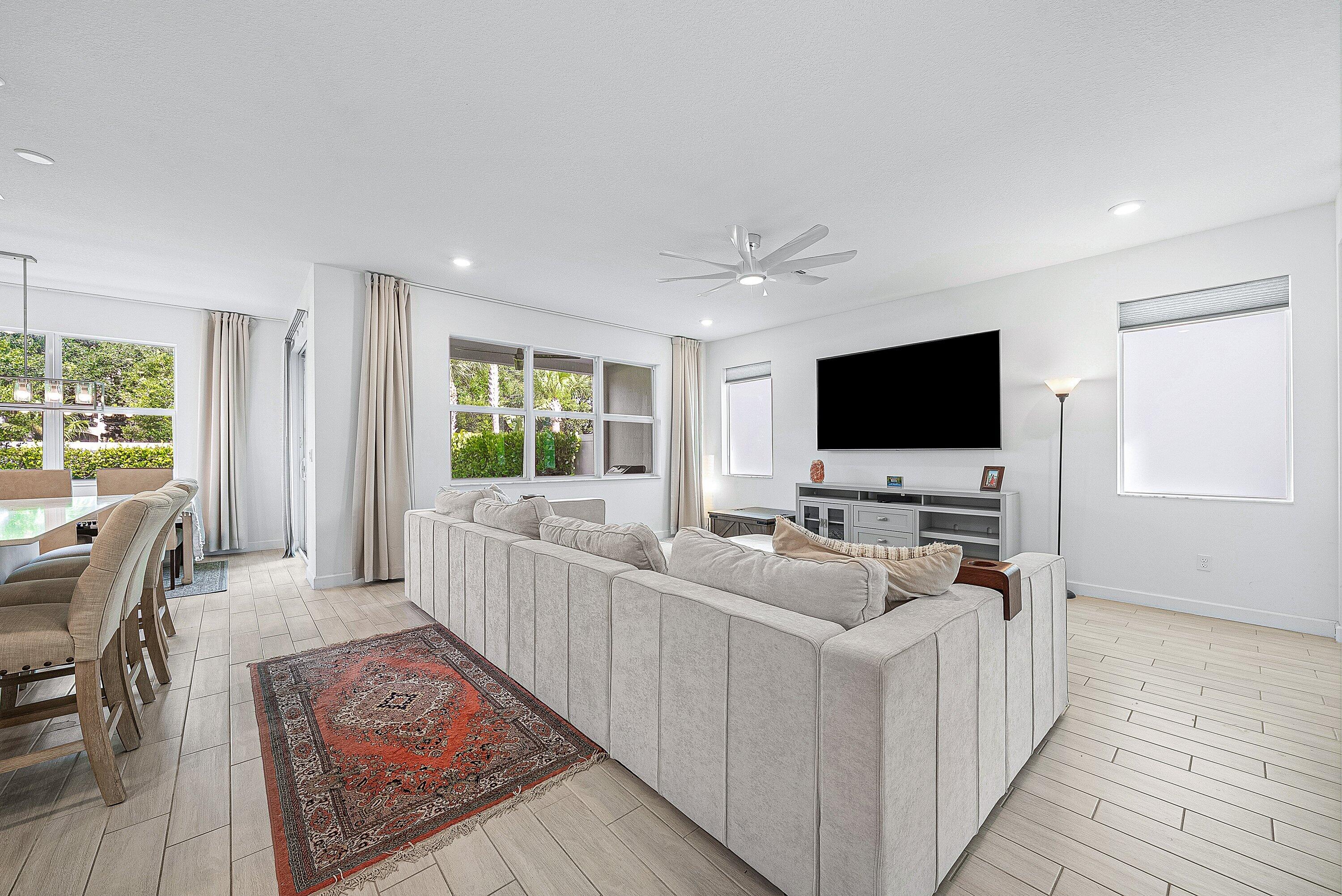 BANYAN COURT - Residential