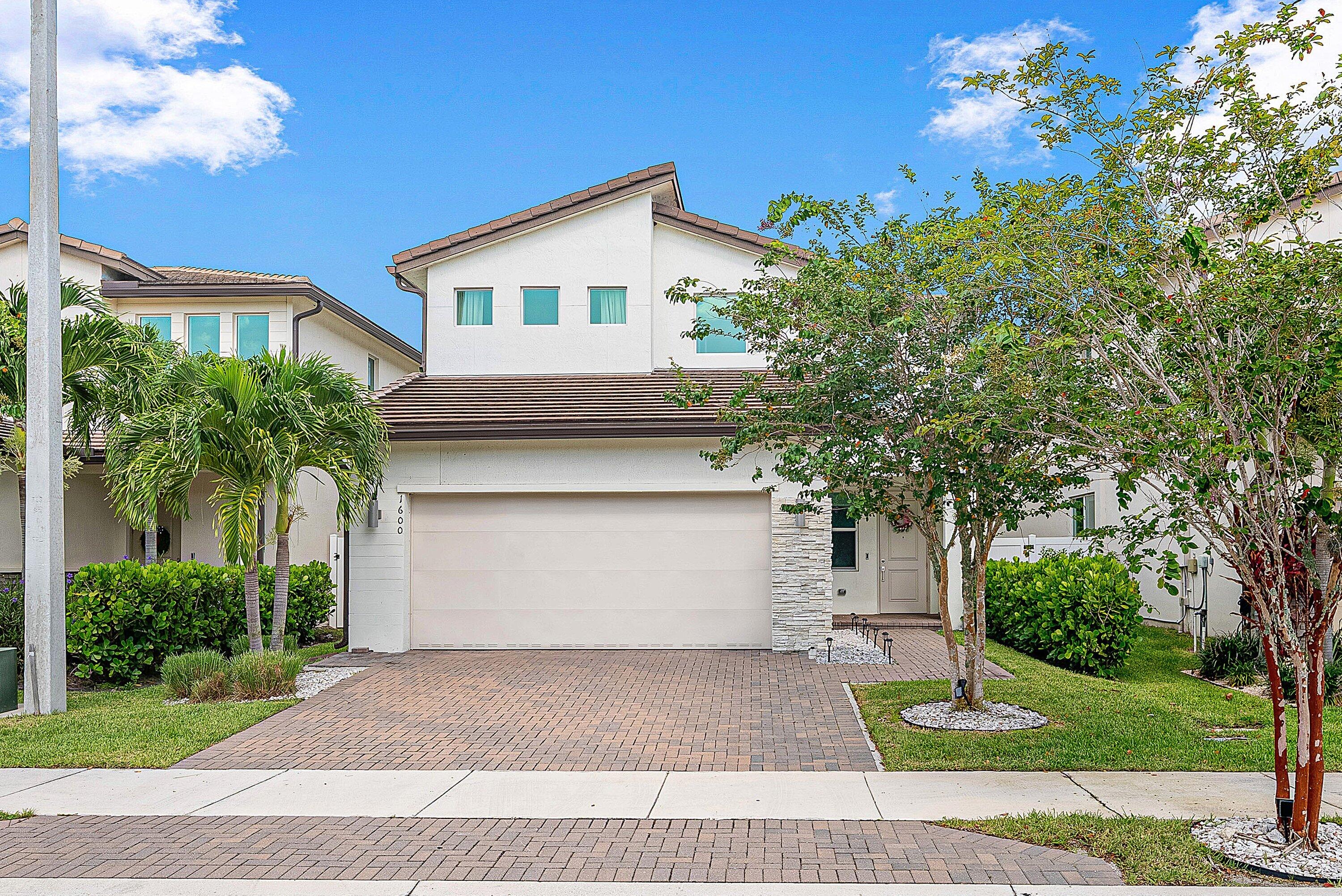 BANYAN COURT - Residential