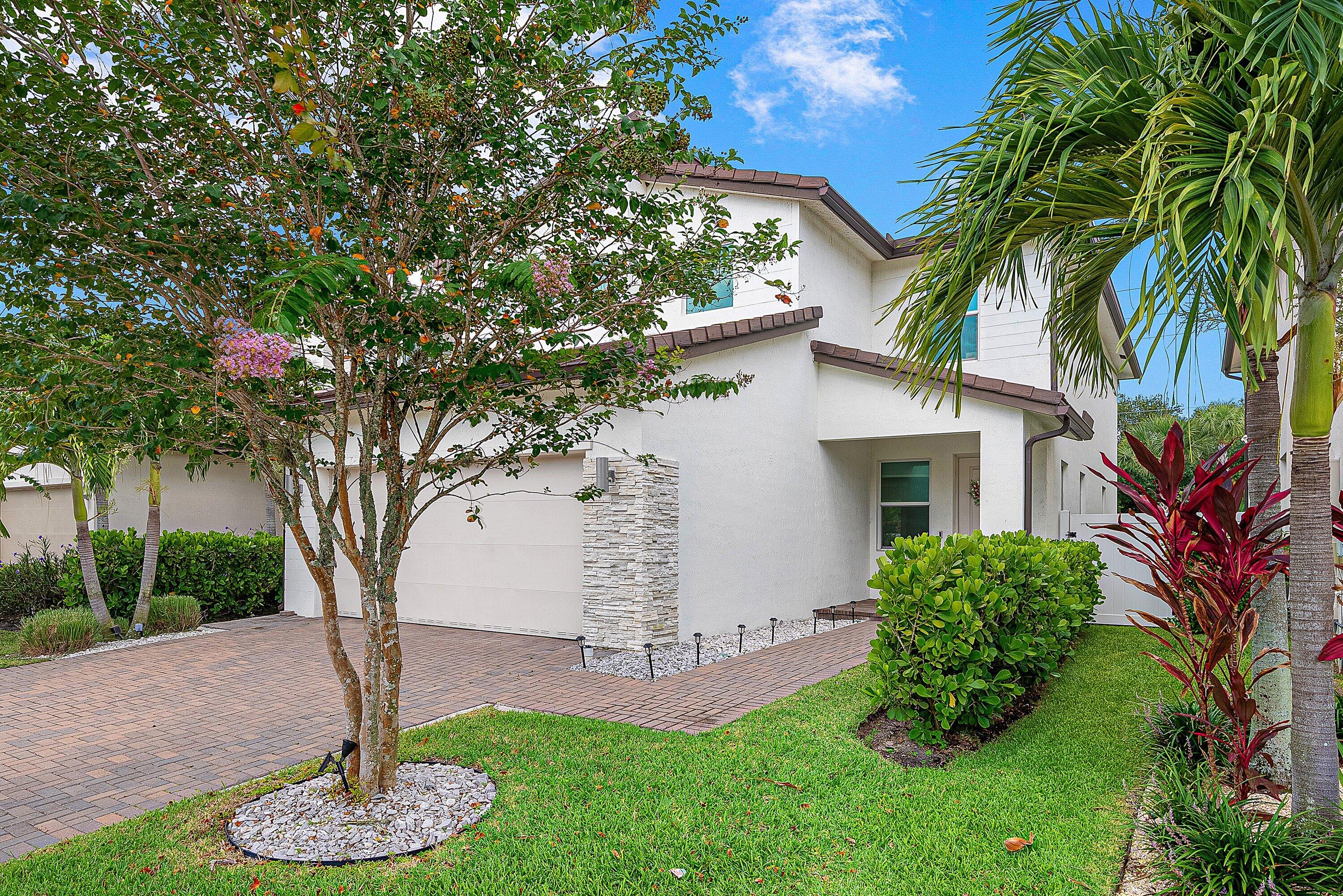 BANYAN COURT - Residential