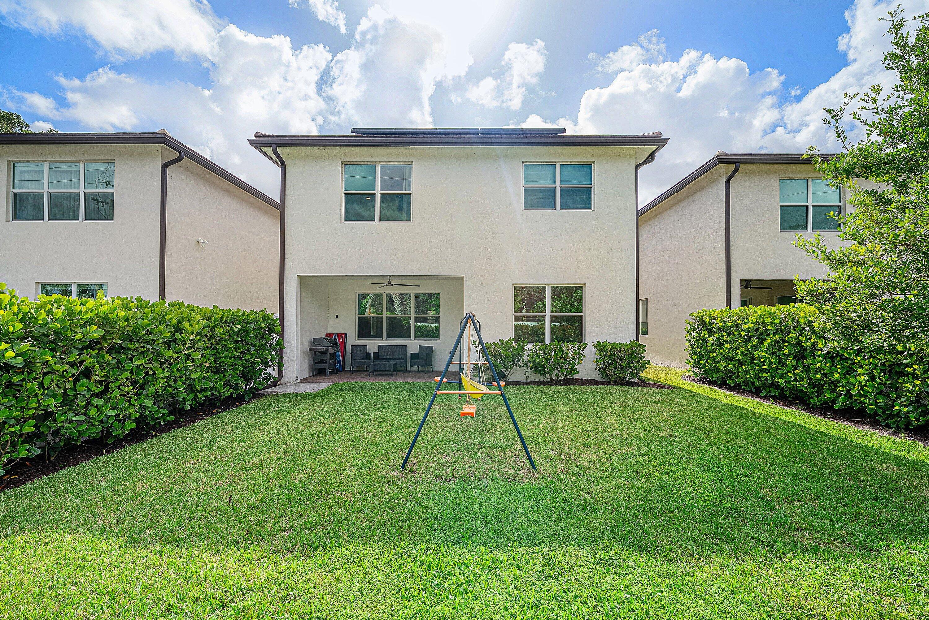 BANYAN COURT - Residential