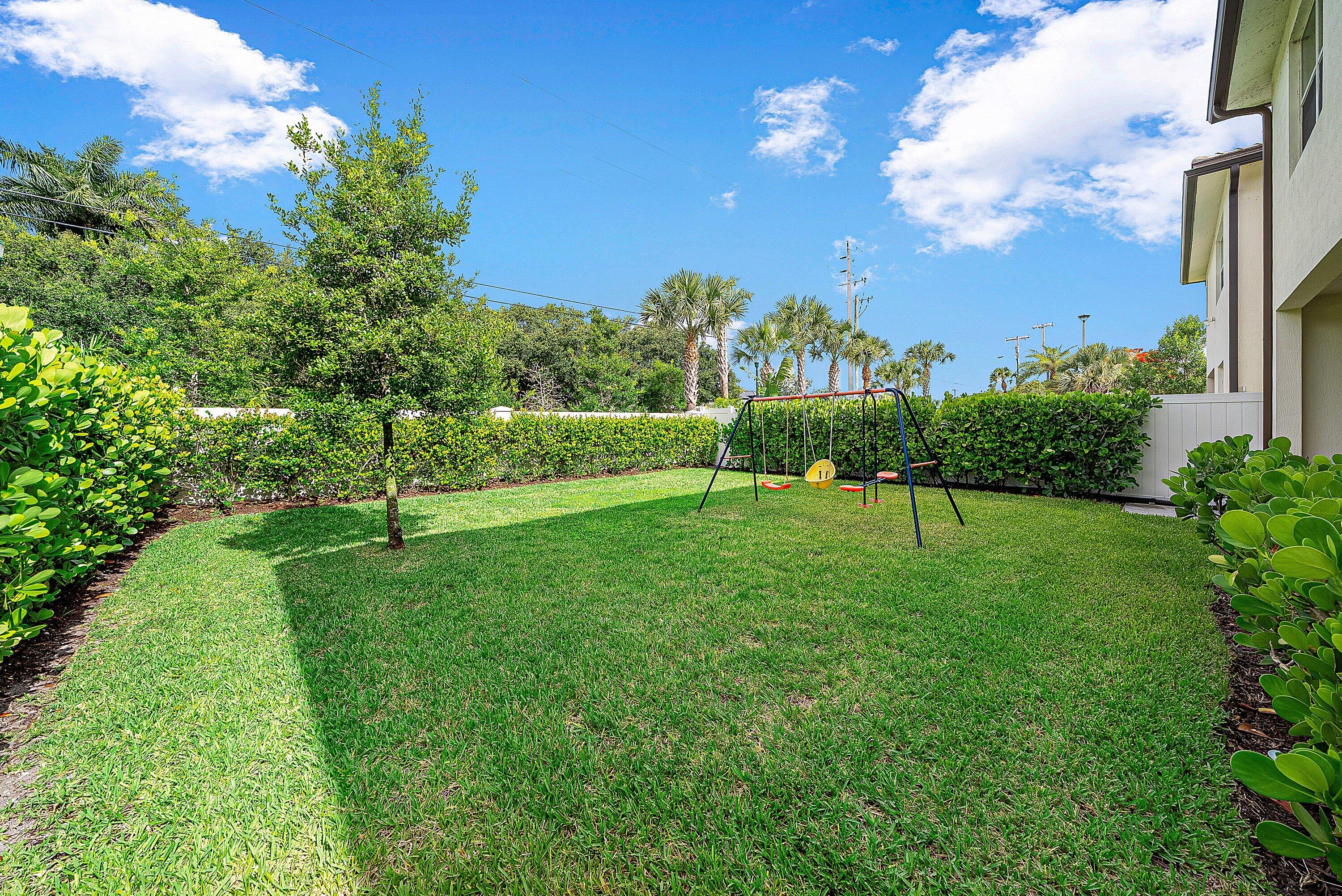 BANYAN COURT - Residential