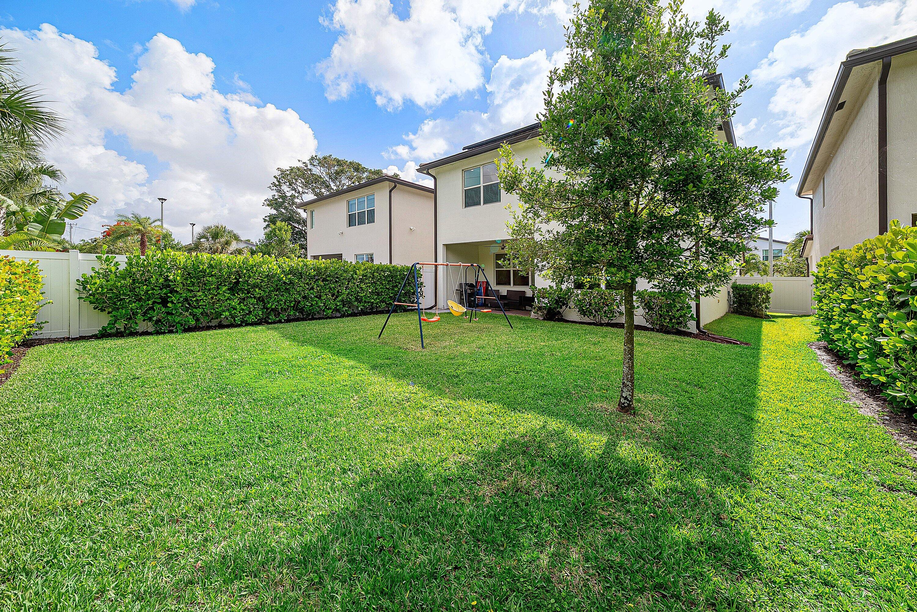 BANYAN COURT - Residential