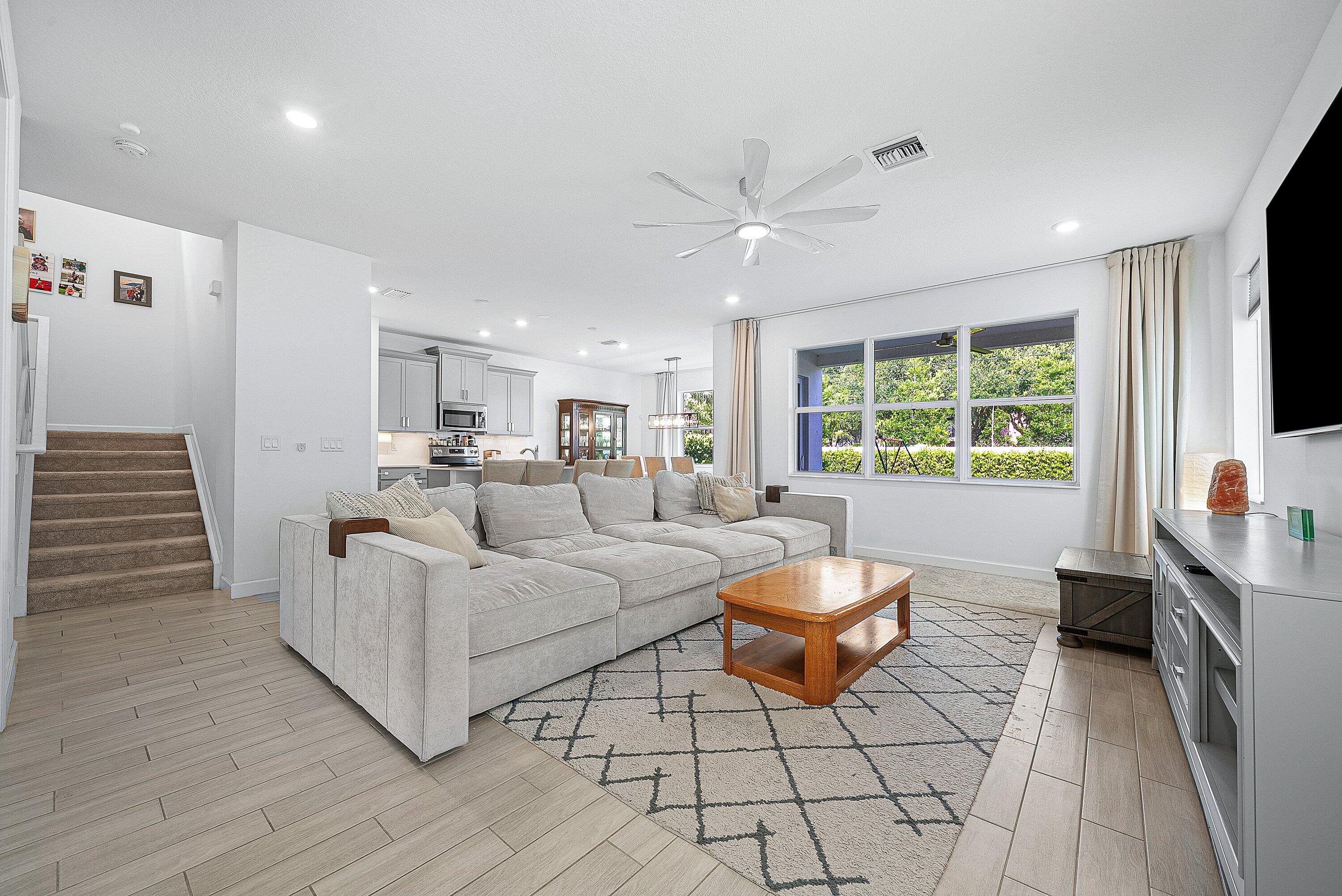 BANYAN COURT - Residential