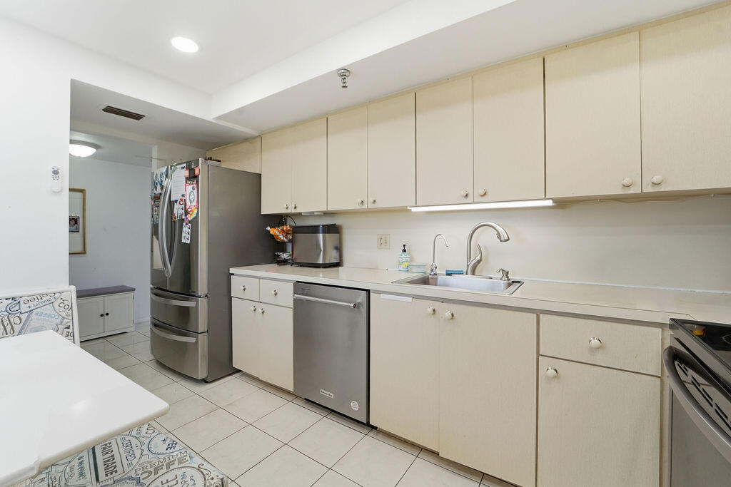 BOCA TEECA CONDO 9 - Residential