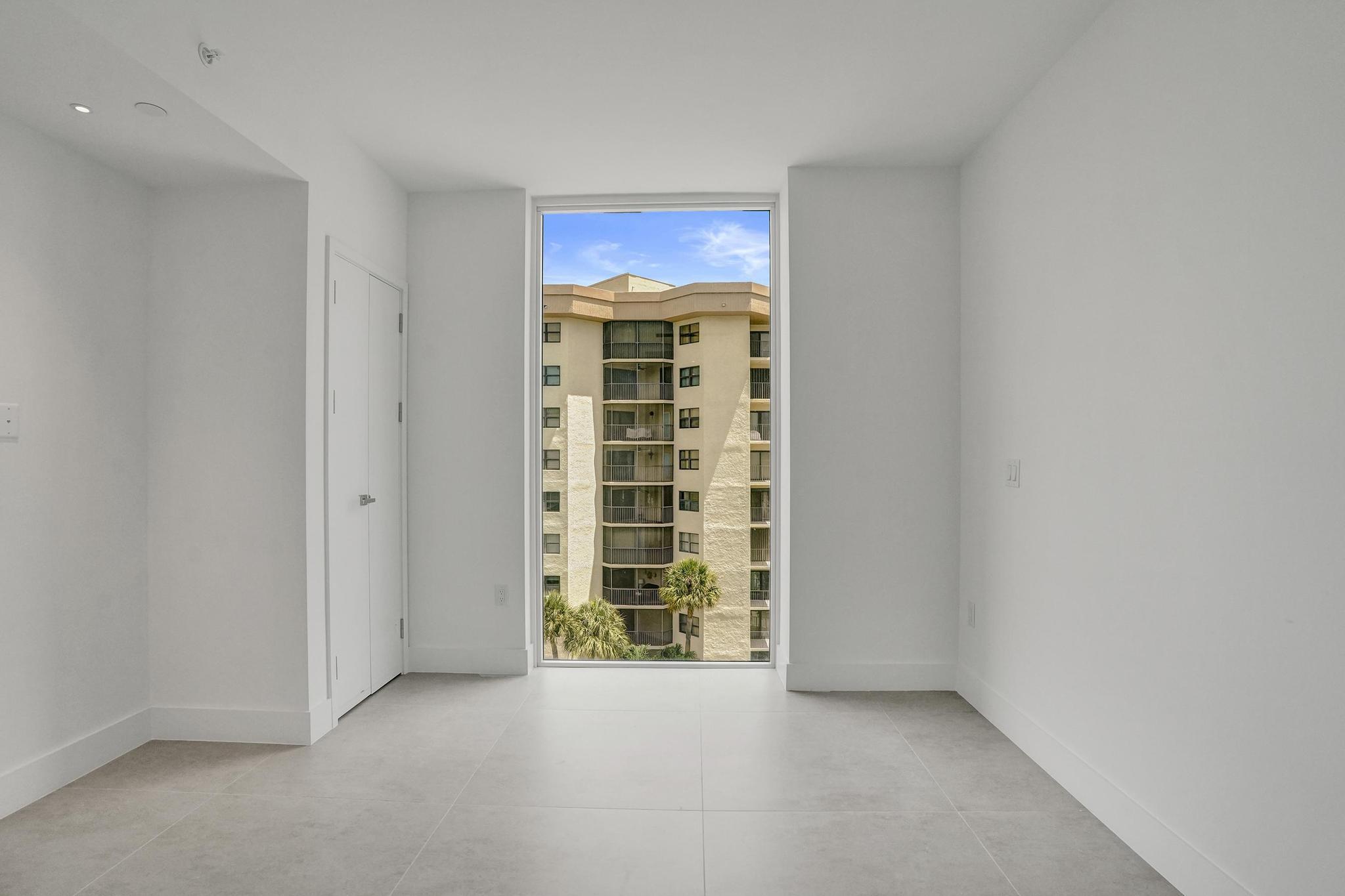Entourage in the Sun - Residential