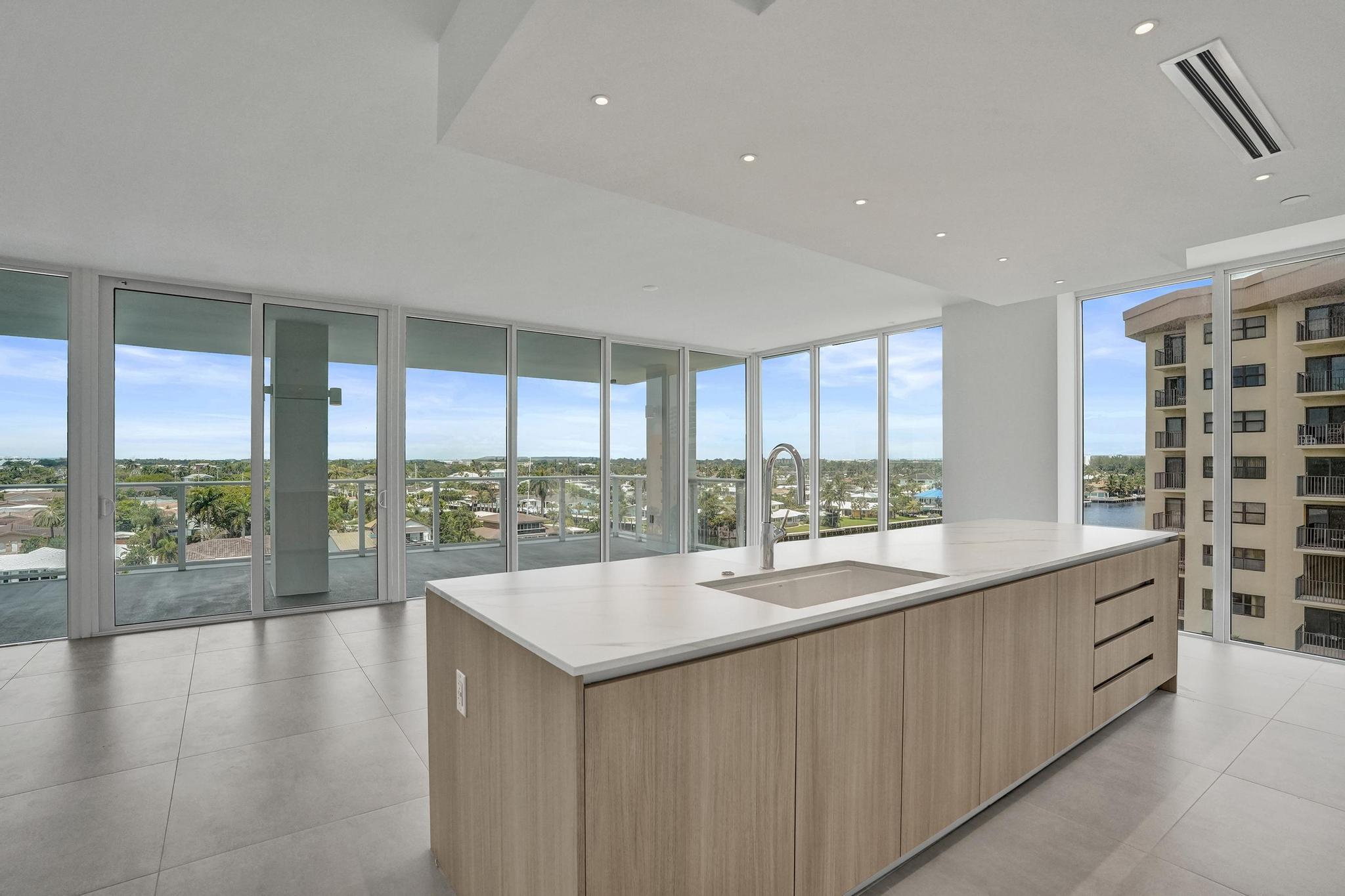 Entourage in the Sun - Residential
