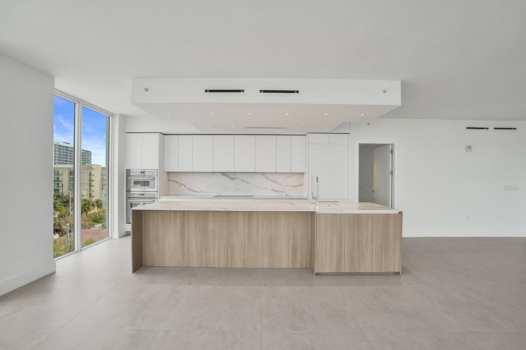 Entourage in the Sun - Residential