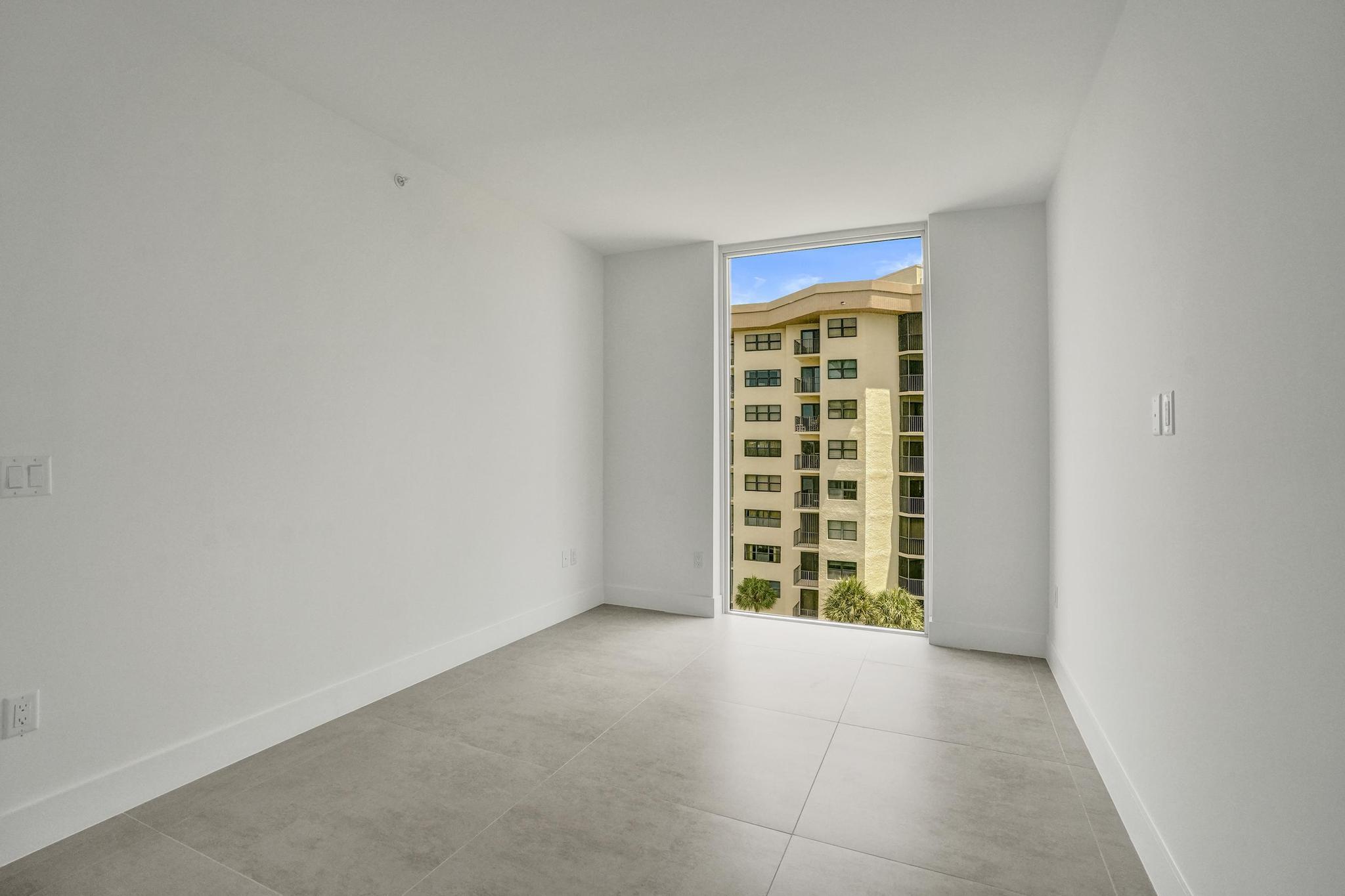 Entourage in the Sun - Residential