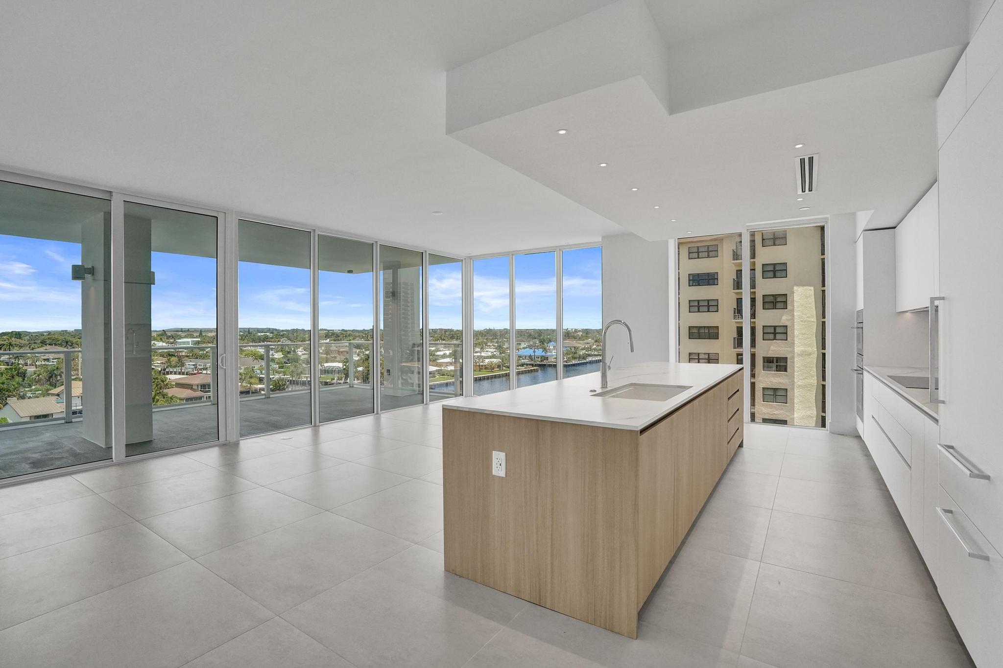Entourage in the Sun - Residential