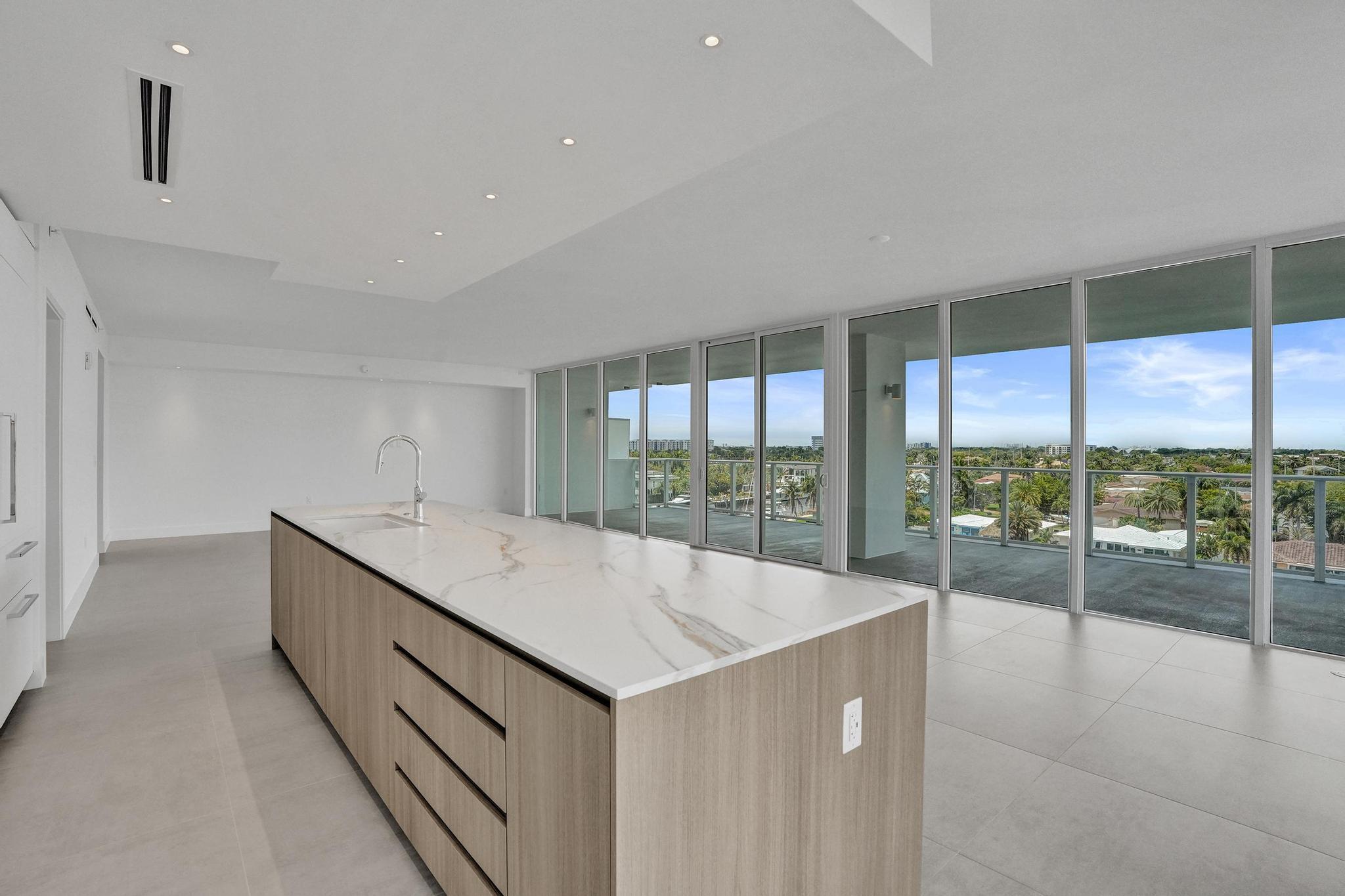 Entourage in the Sun - Residential