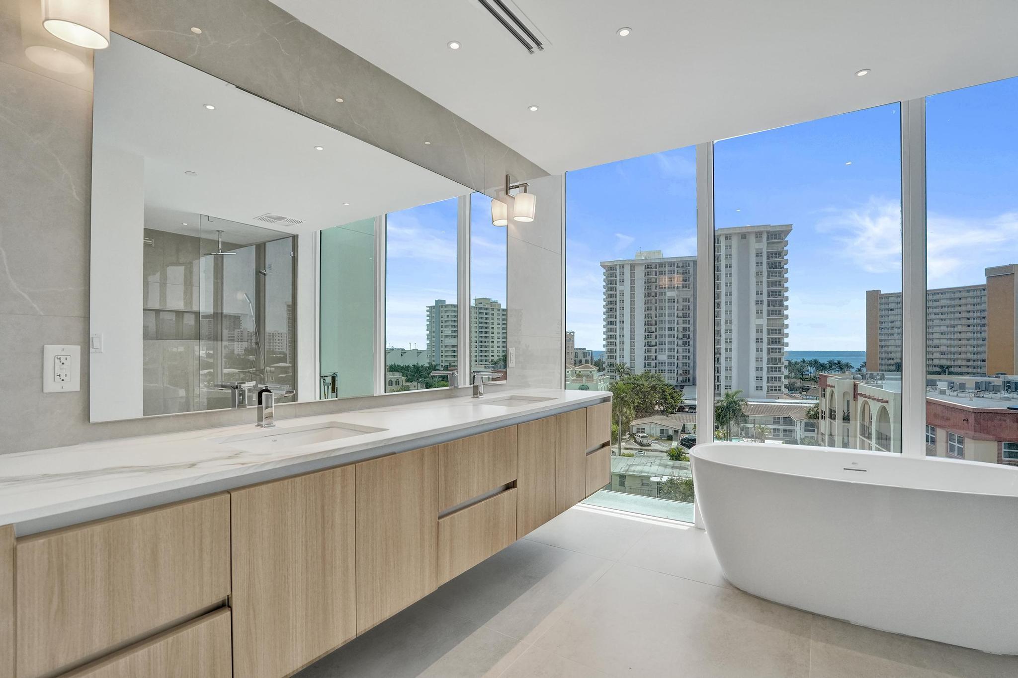 Entourage in the Sun - Residential
