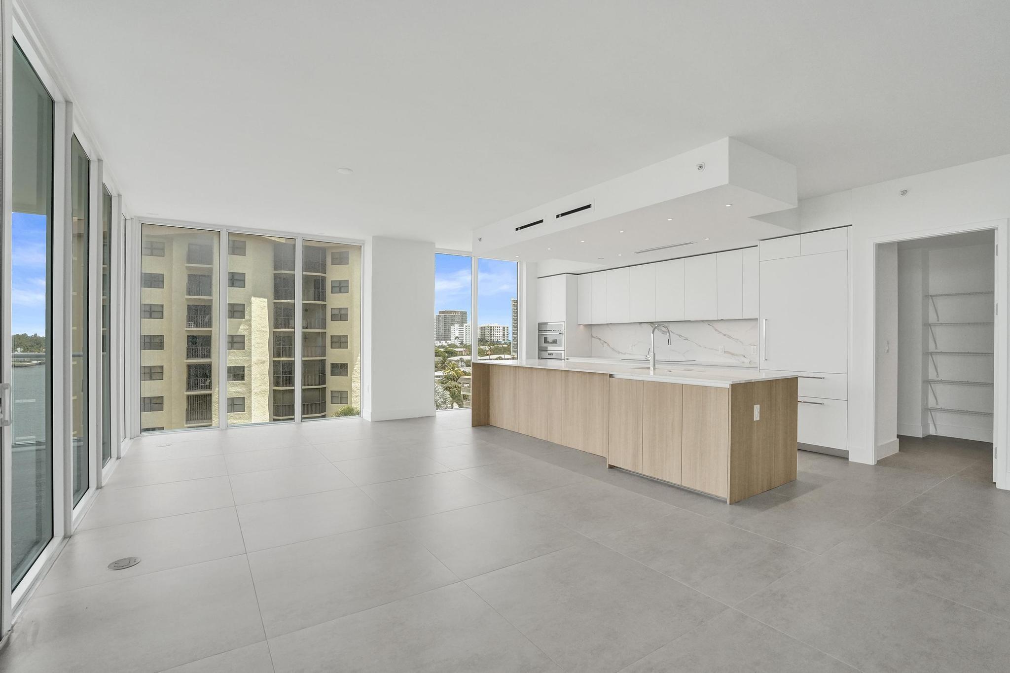 Entourage in the Sun - Residential