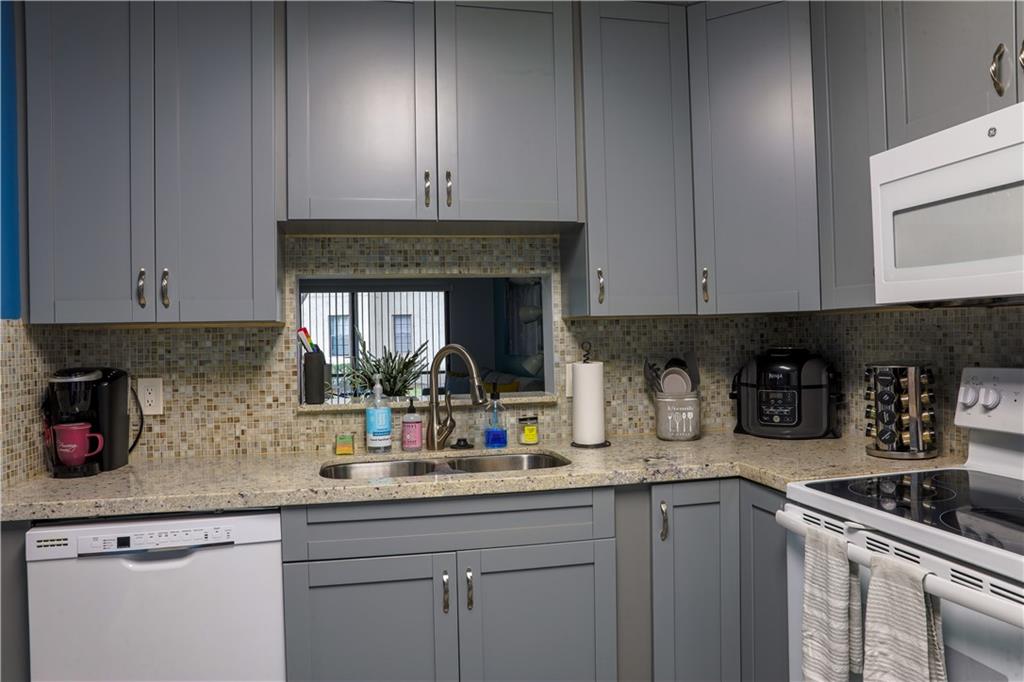 ROYALE GARDENS CONDO - Residential