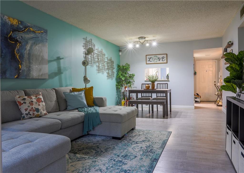 ROYALE GARDENS CONDO - Residential