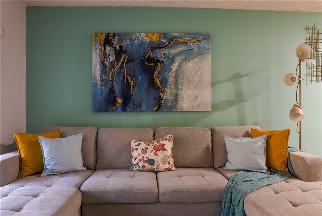 ROYALE GARDENS CONDO - Residential