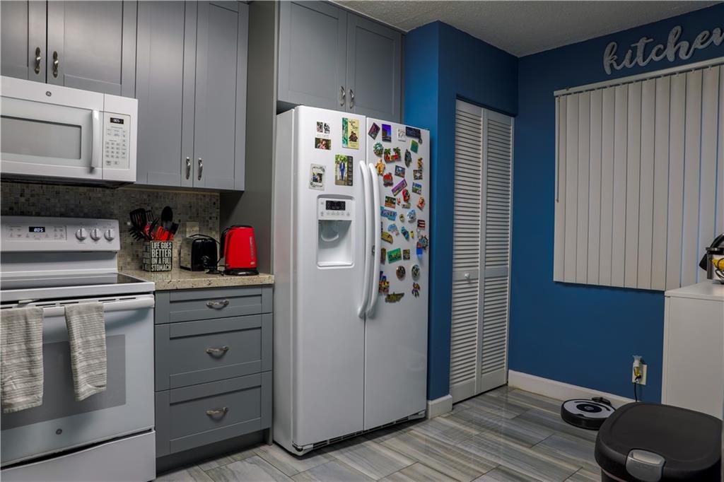 ROYALE GARDENS CONDO - Residential