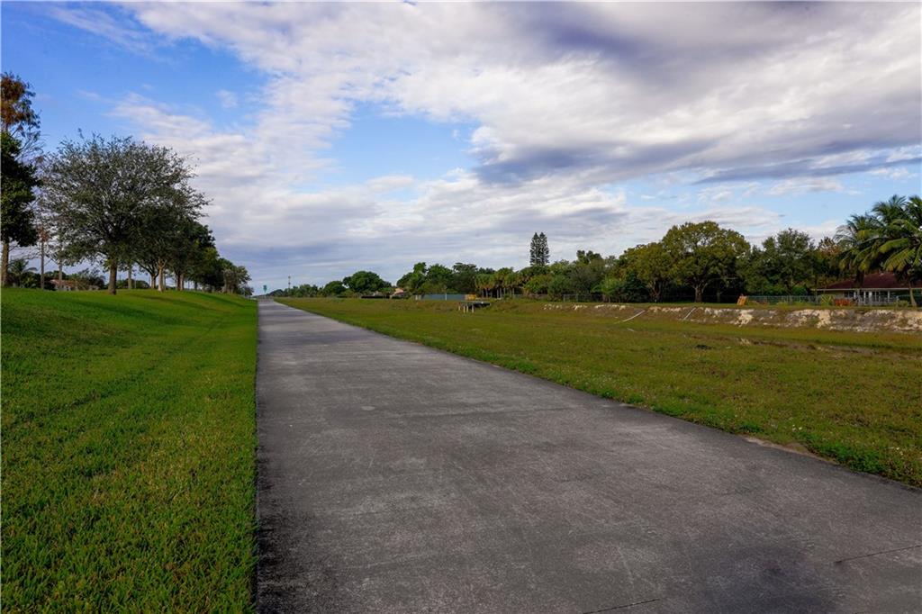 ROYALE GARDENS CONDO - Residential