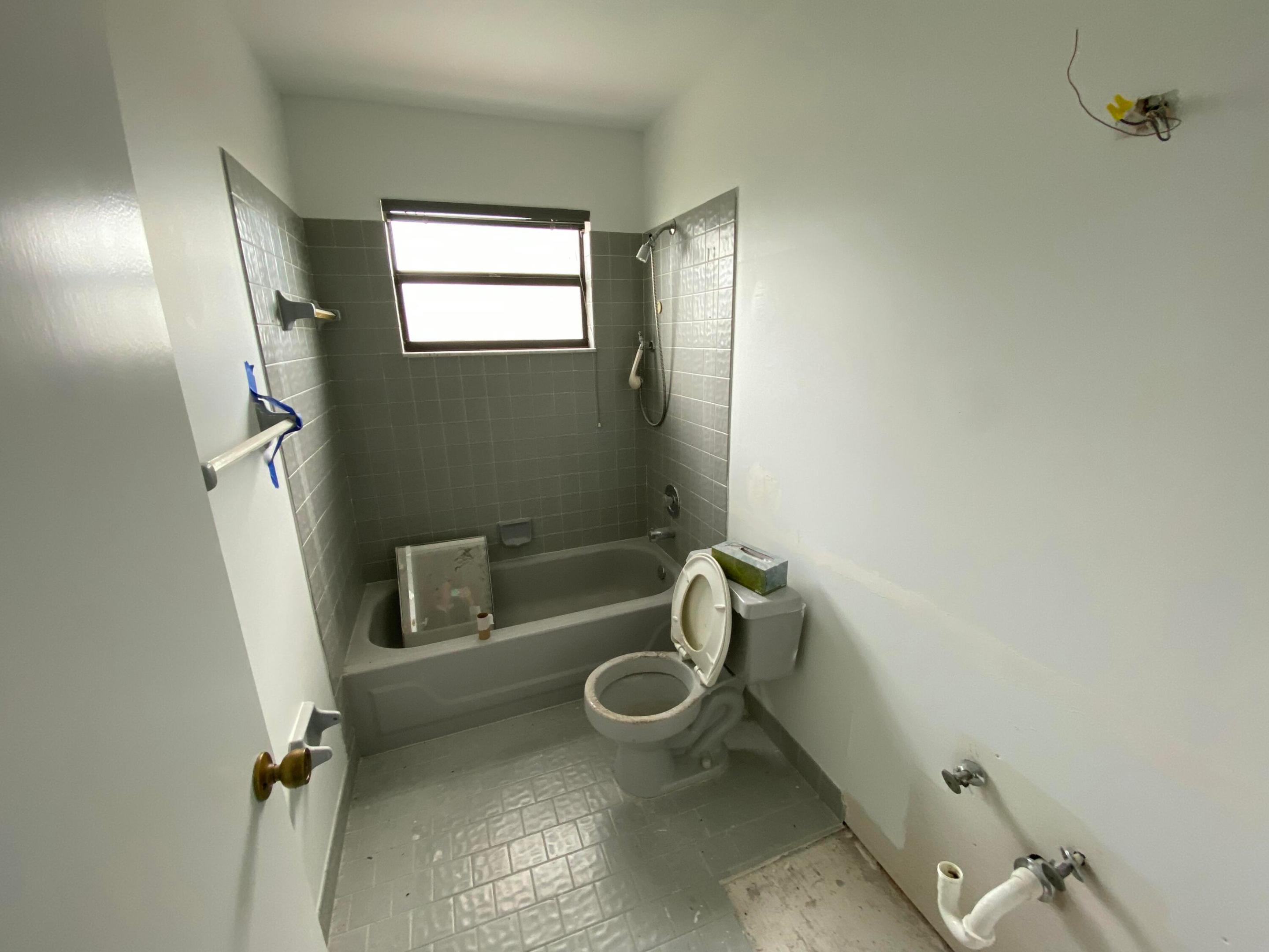 LAKES OF TARA UNIT 2 - Residential