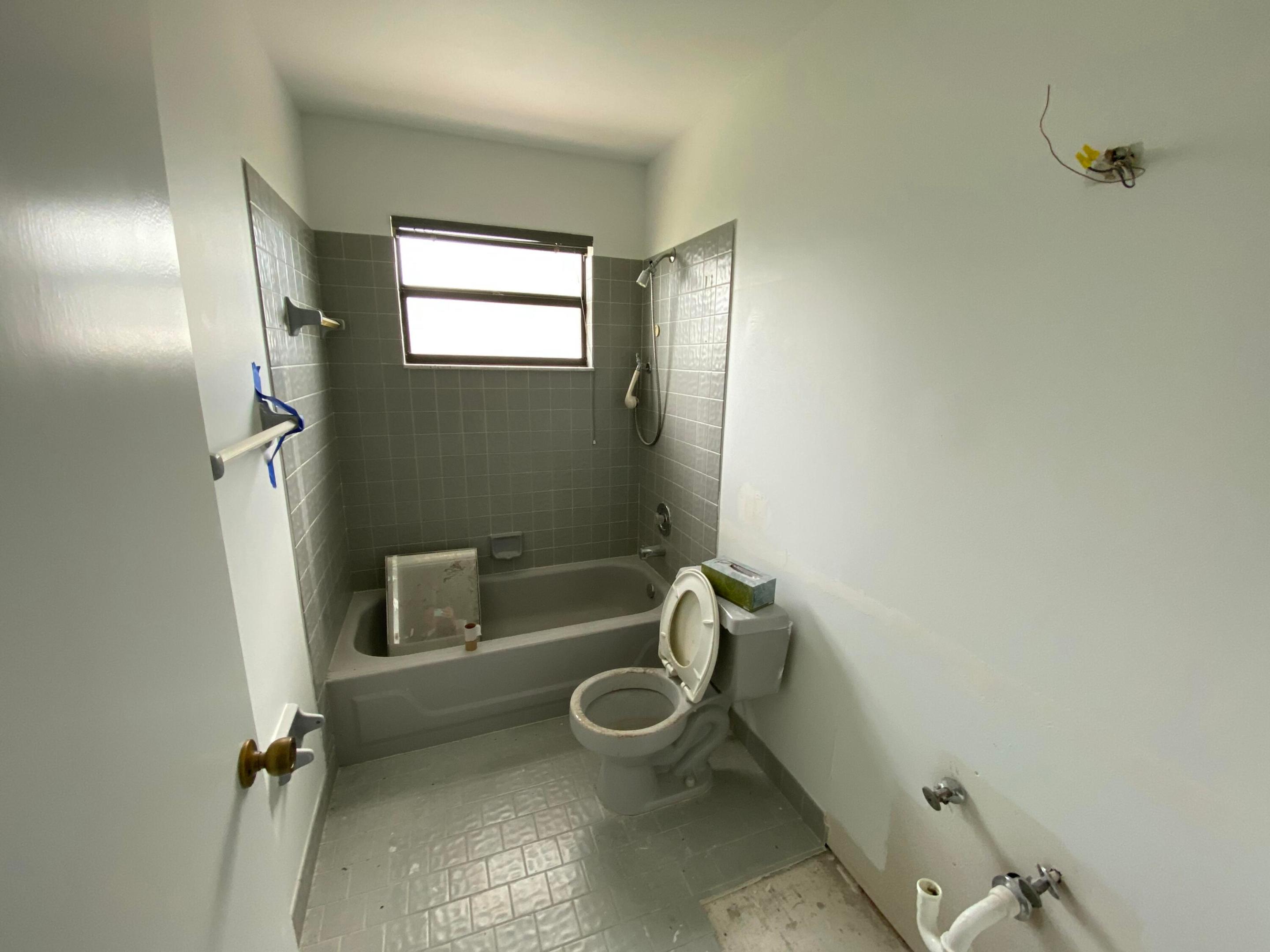 LAKES OF TARA UNIT 2 - Residential