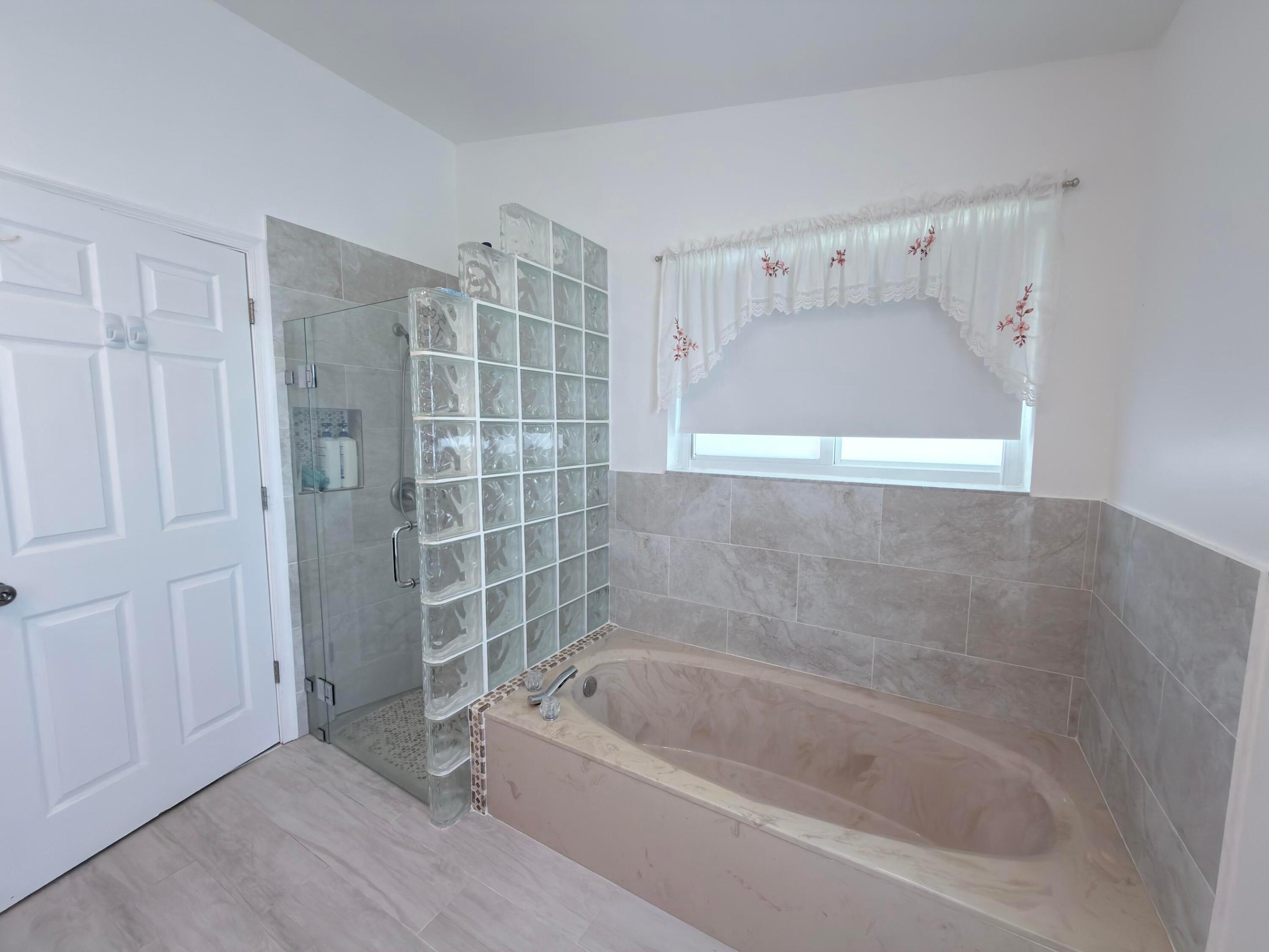 BONAVENTURE LAKES ADD 2 - Residential