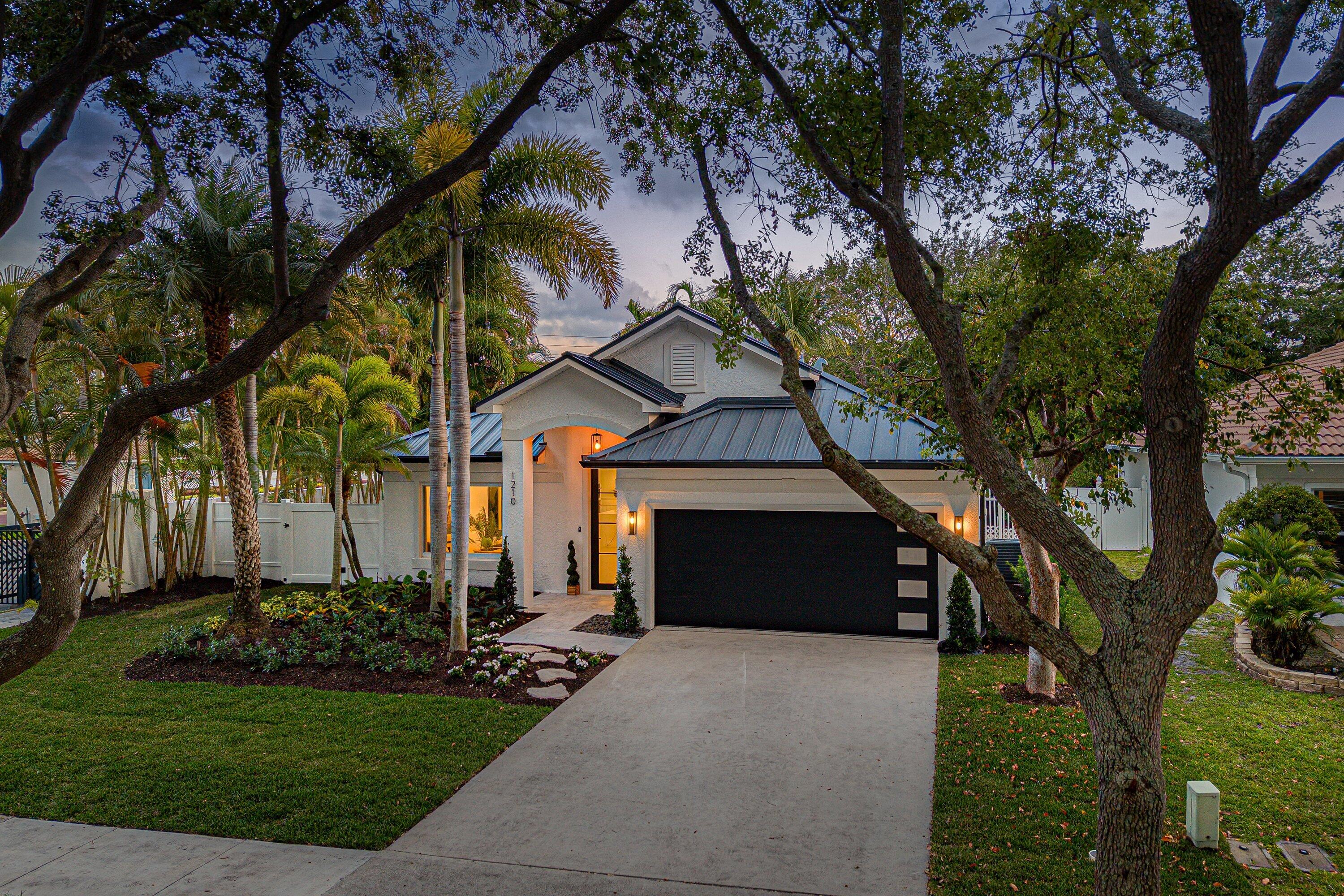 DELRAY LAKES - Residential