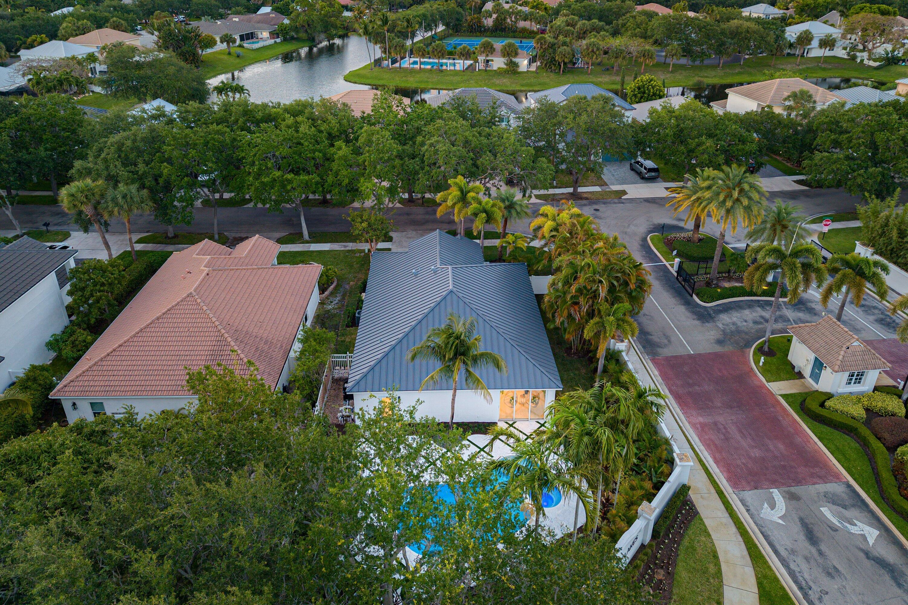DELRAY LAKES - Residential