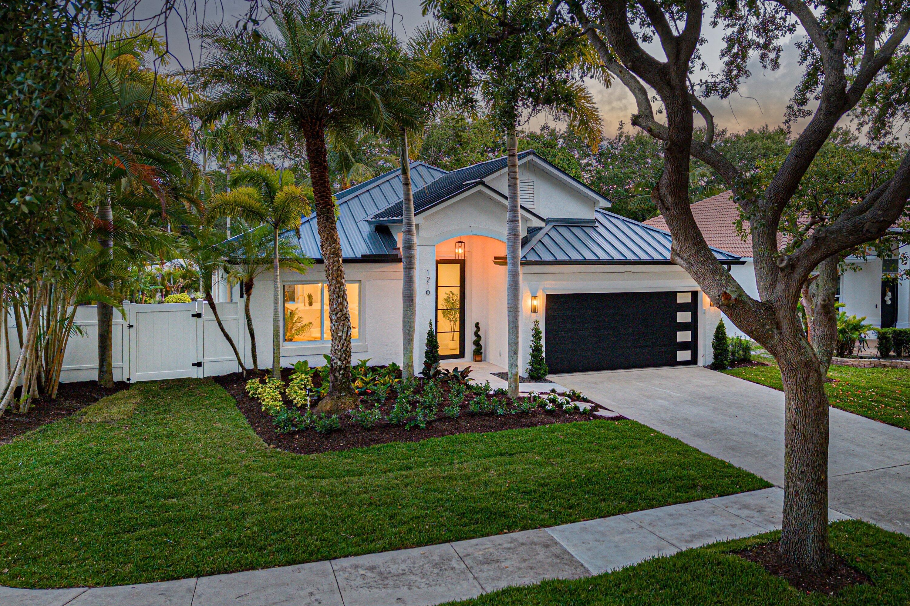 DELRAY LAKES - Residential