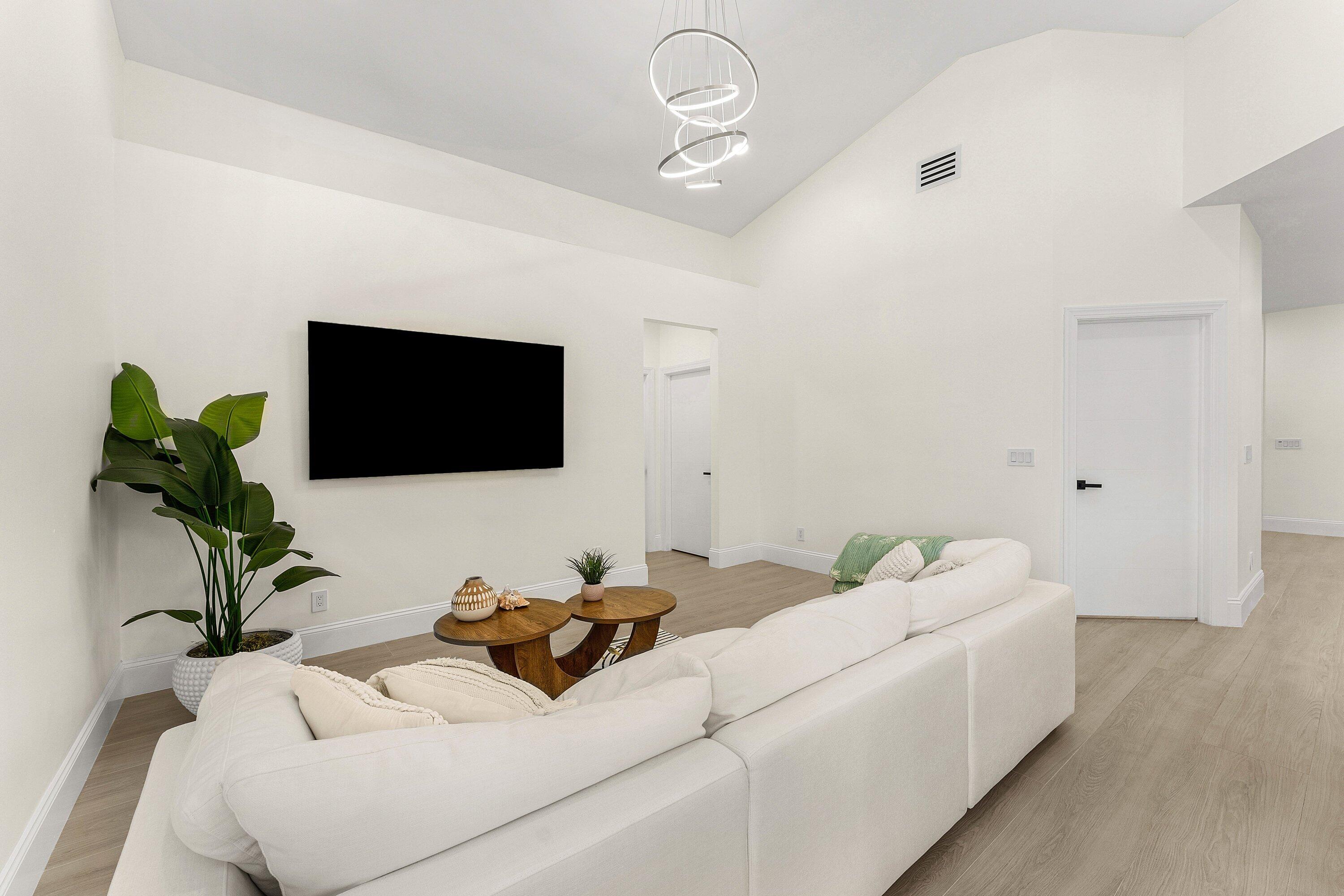 DELRAY LAKES - Residential