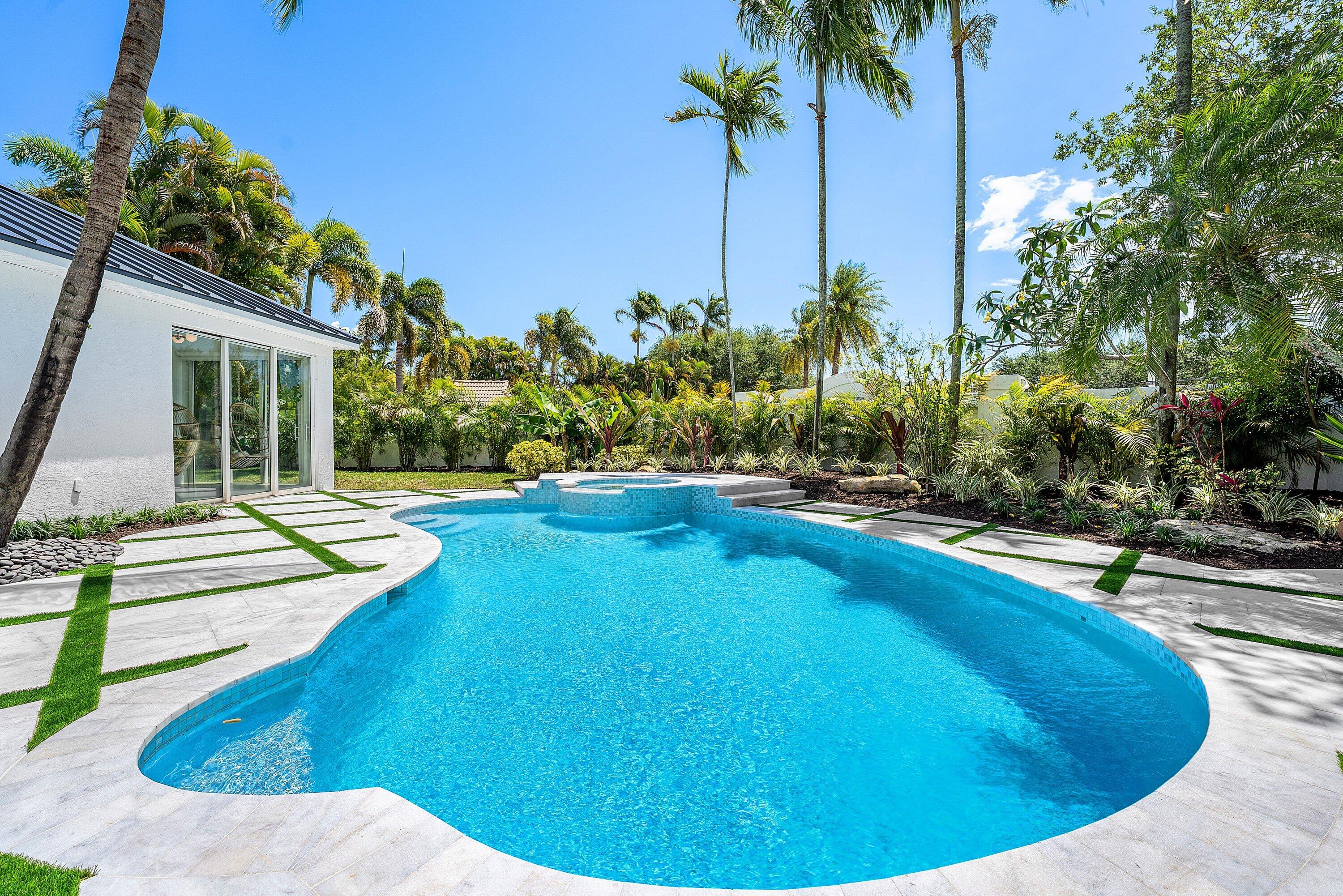 DELRAY LAKES - Residential