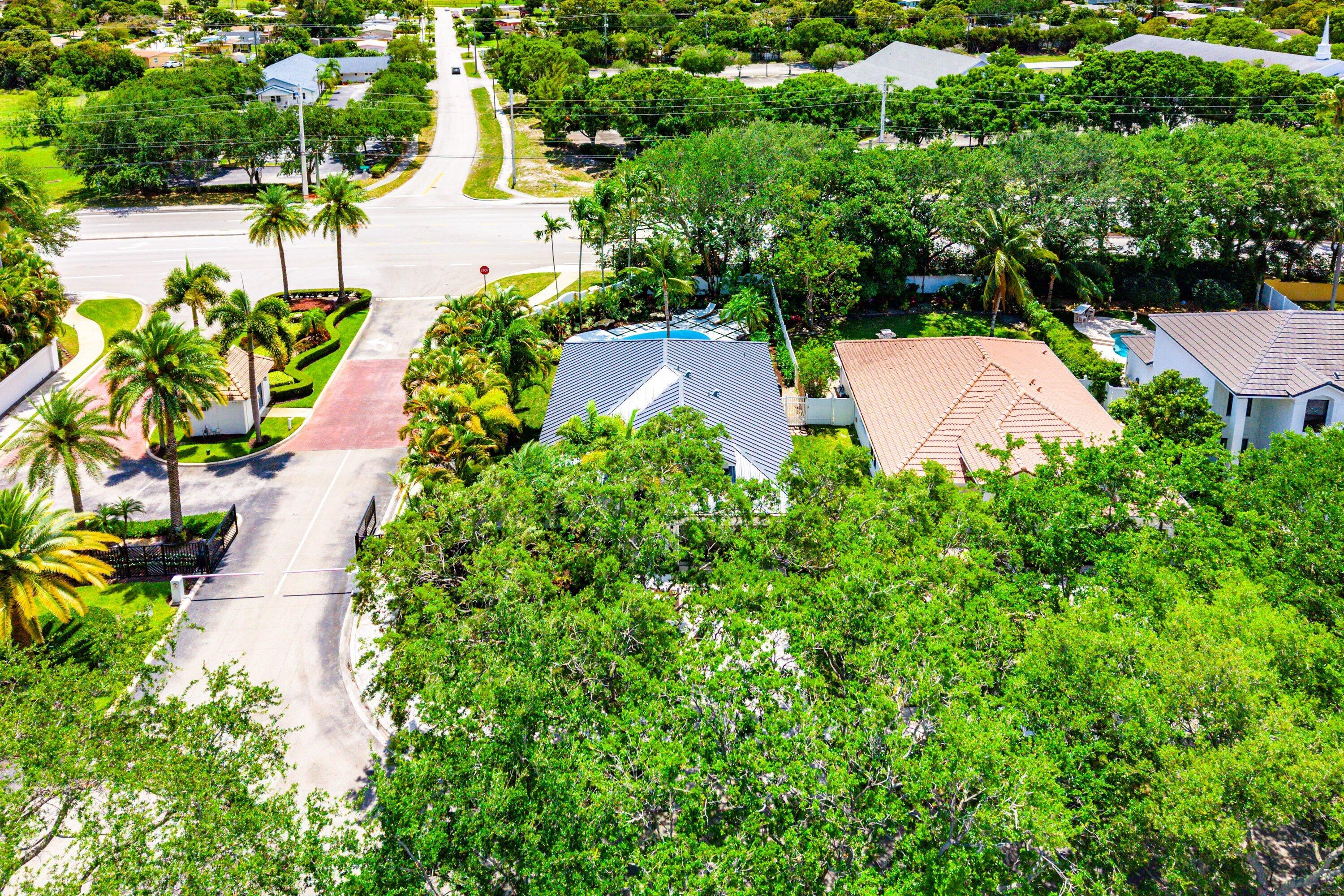 DELRAY LAKES - Residential