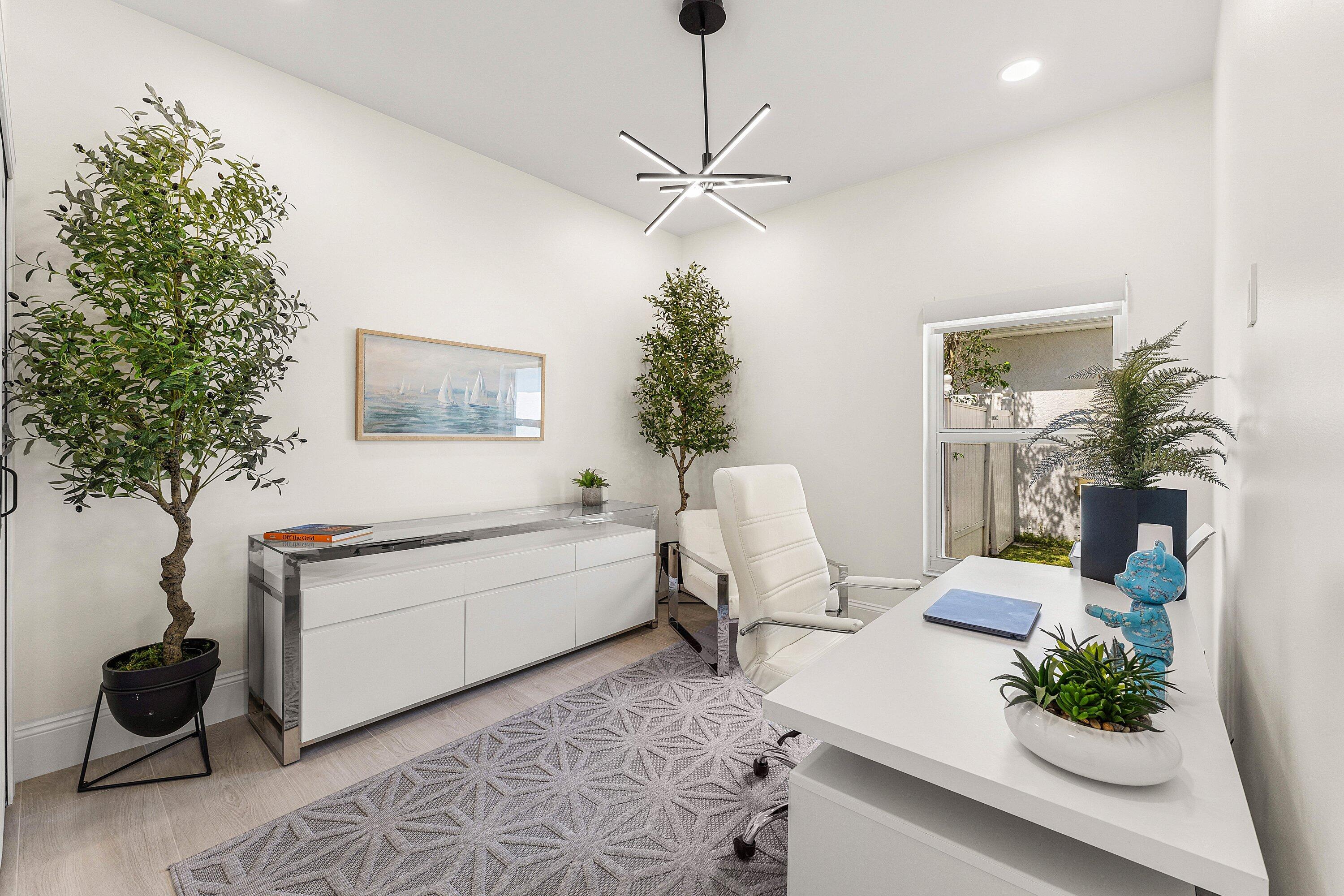 DELRAY LAKES - Residential