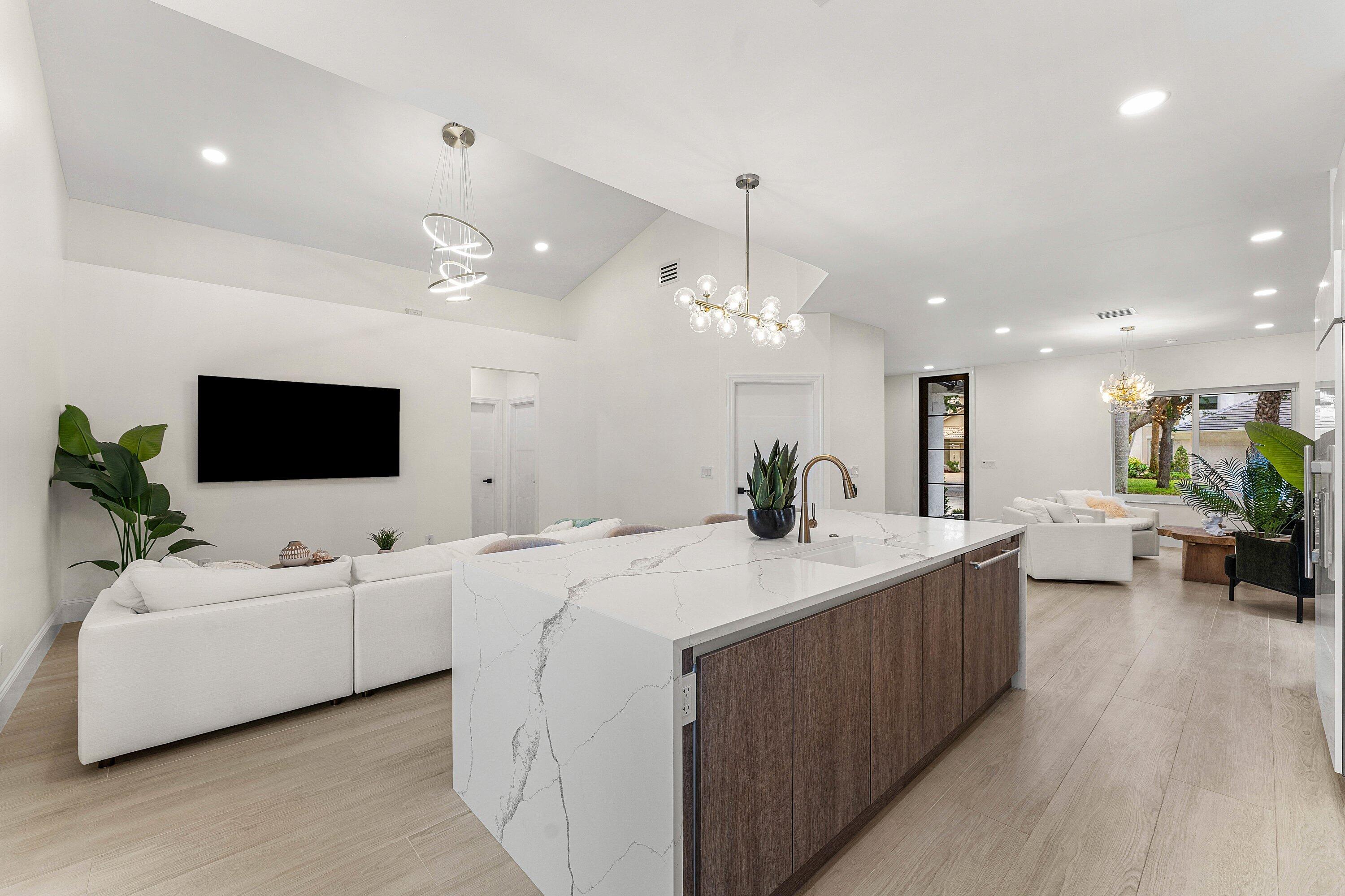 DELRAY LAKES - Residential