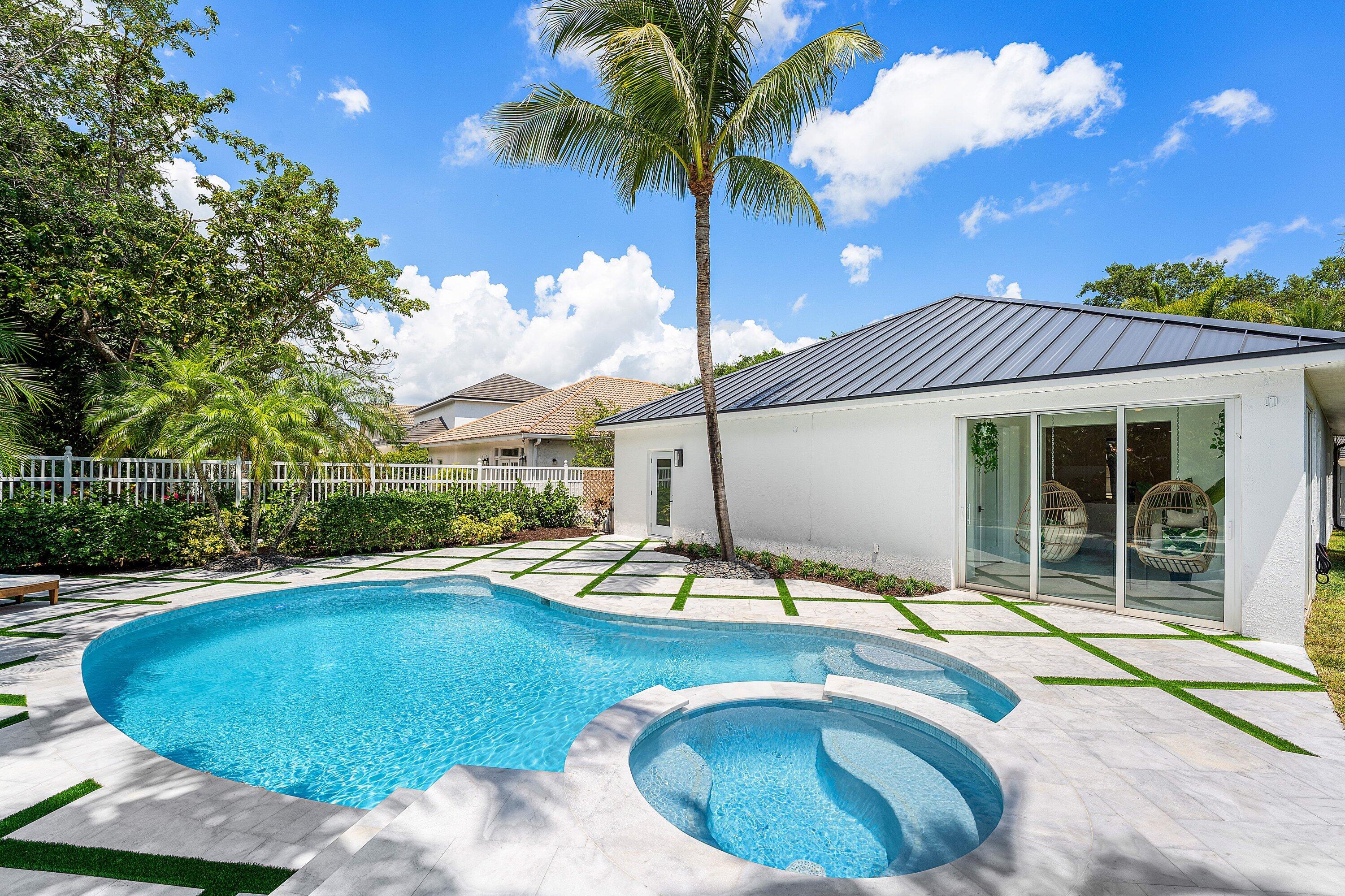 DELRAY LAKES - Residential