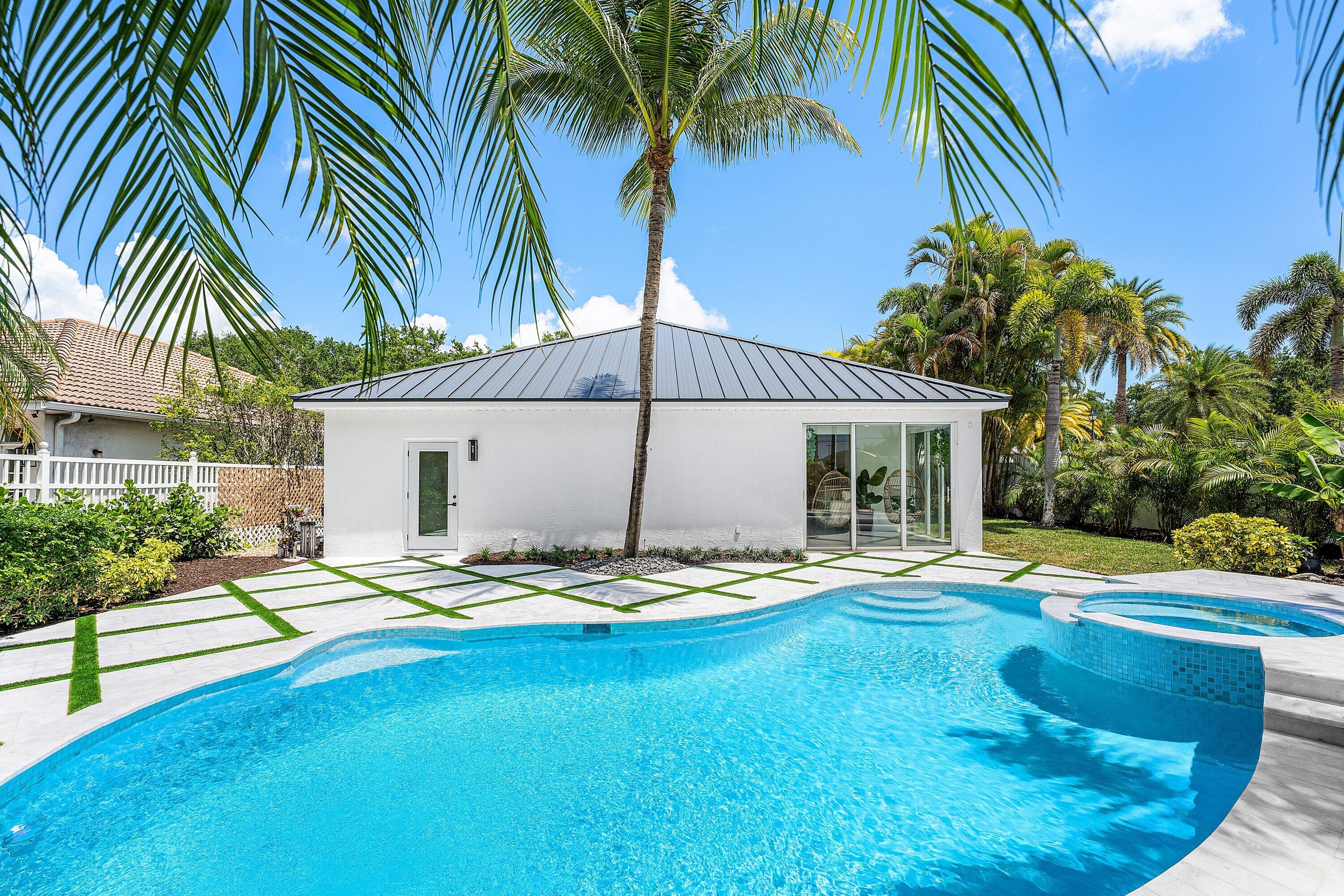 DELRAY LAKES - Residential