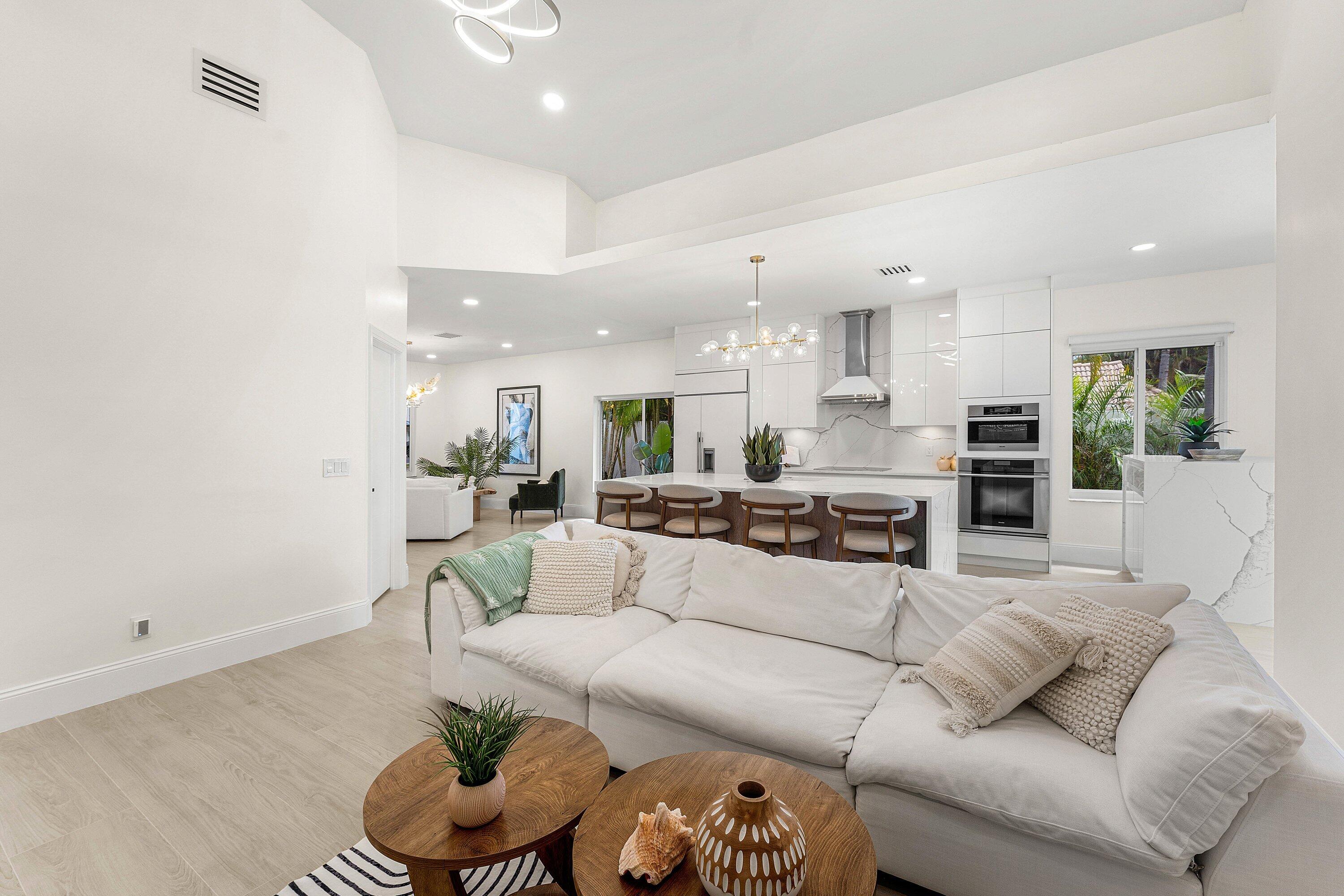 DELRAY LAKES - Residential